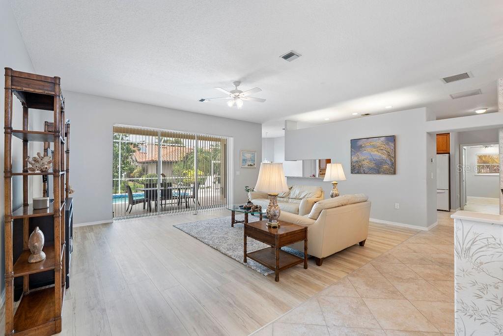 1543 WATERFORD DR — photo 9