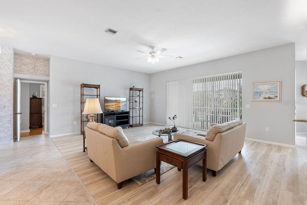 1543 WATERFORD DR — photo 14
