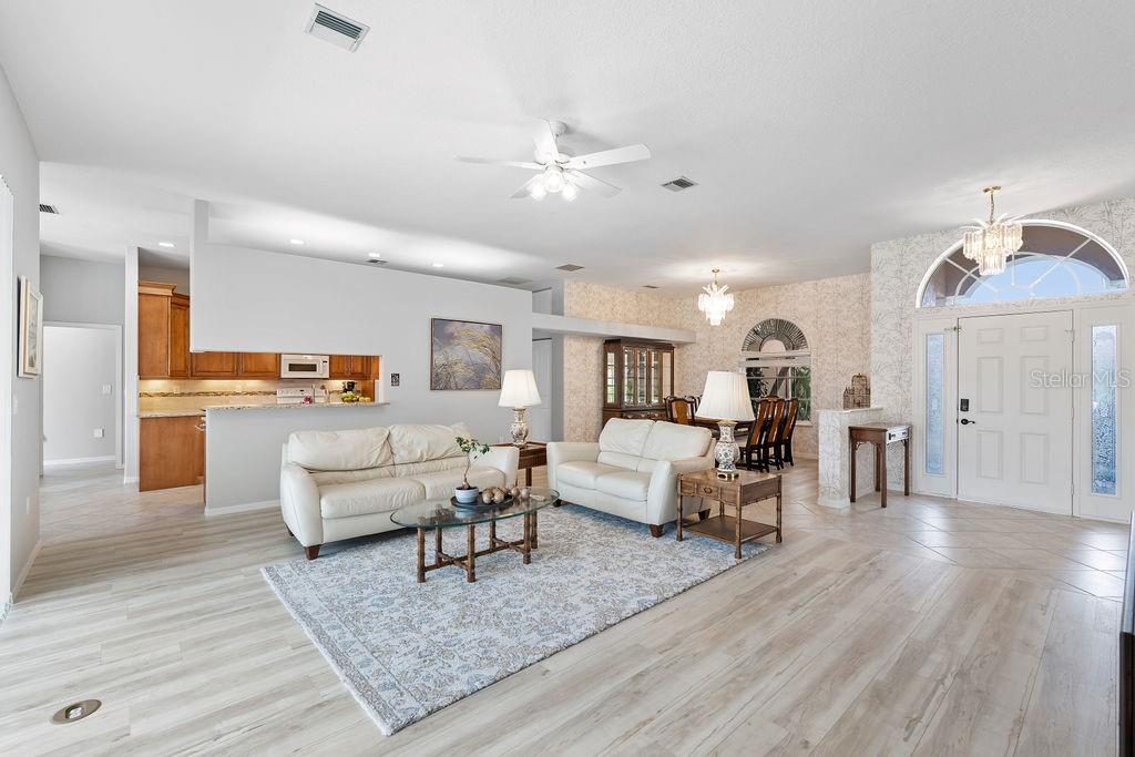 1543 WATERFORD DR — photo 10