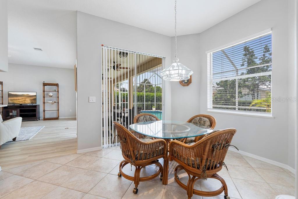 1543 WATERFORD DR — photo 17