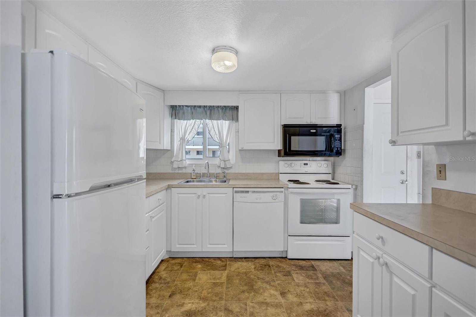 2217 SUNSET DR #E27 — photo 10