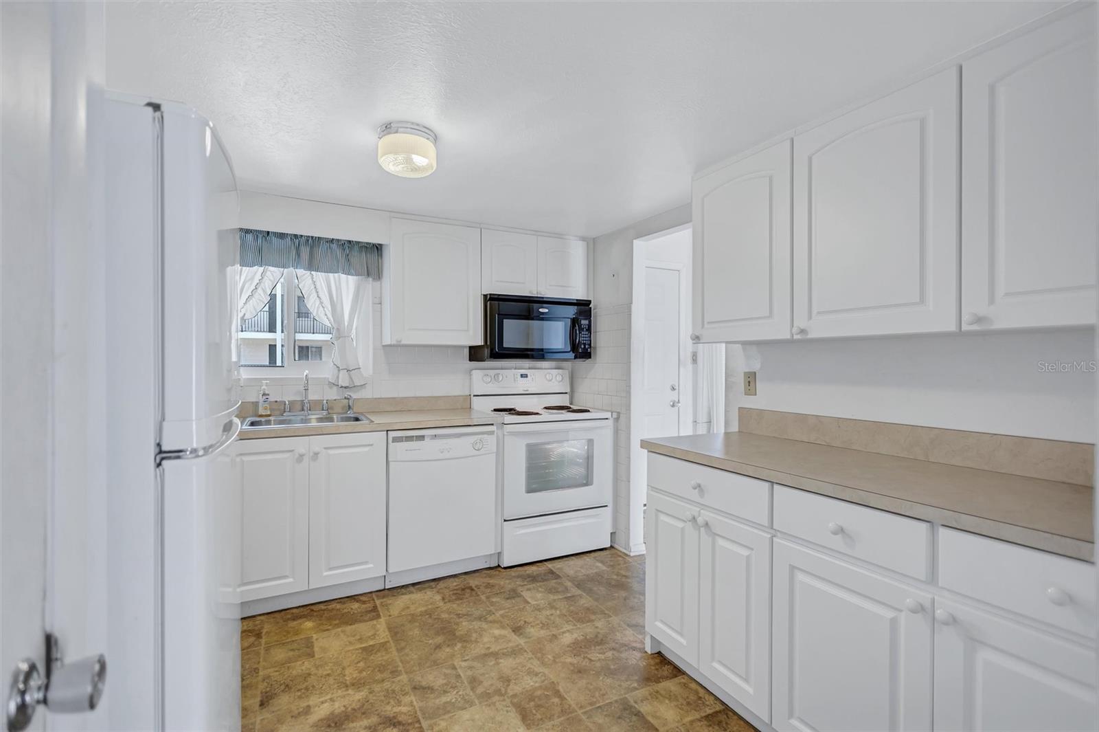 2217 SUNSET DR #E27 — photo 11