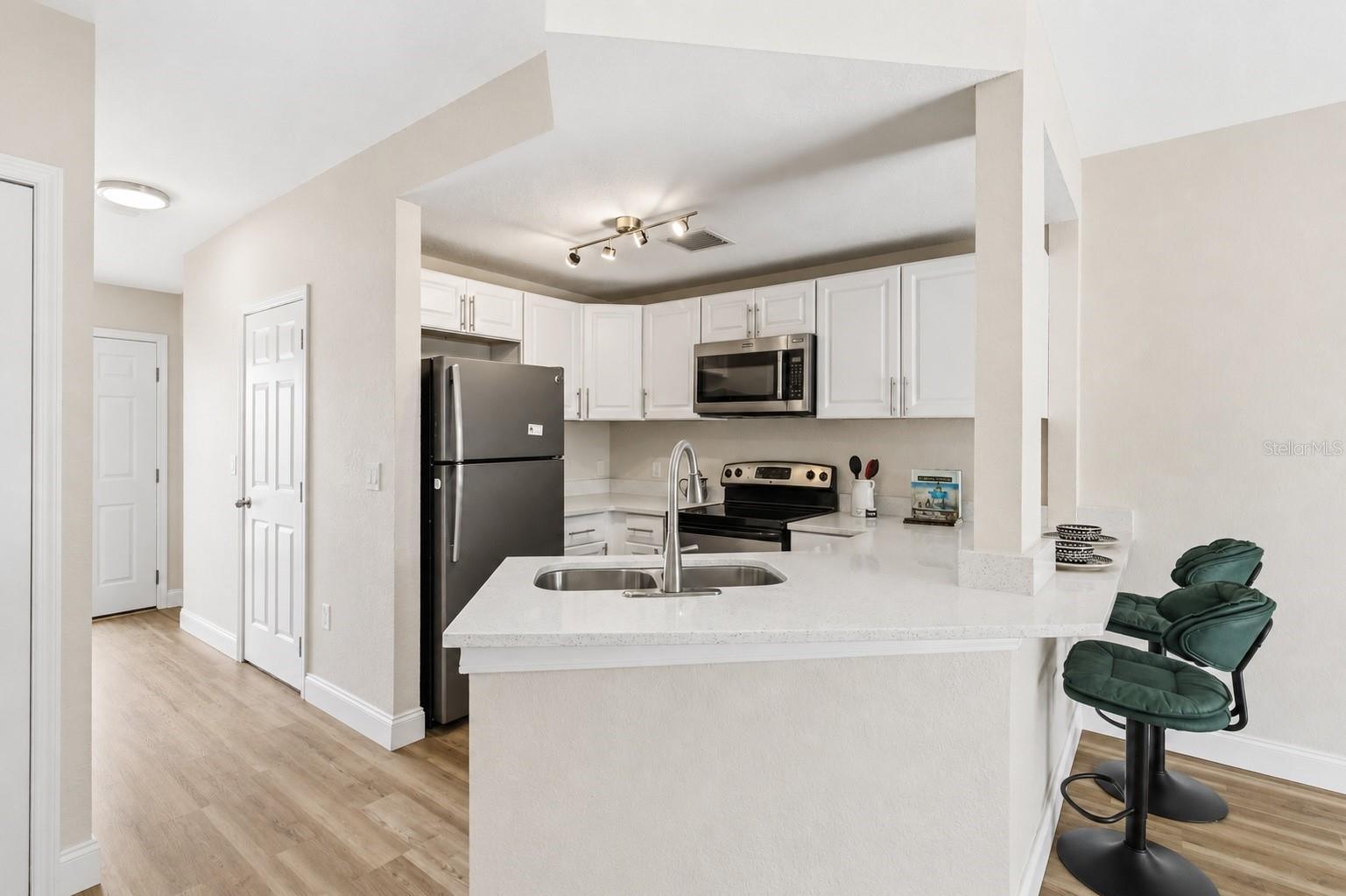 4234 TYLER CIR N ##102B — photo 6