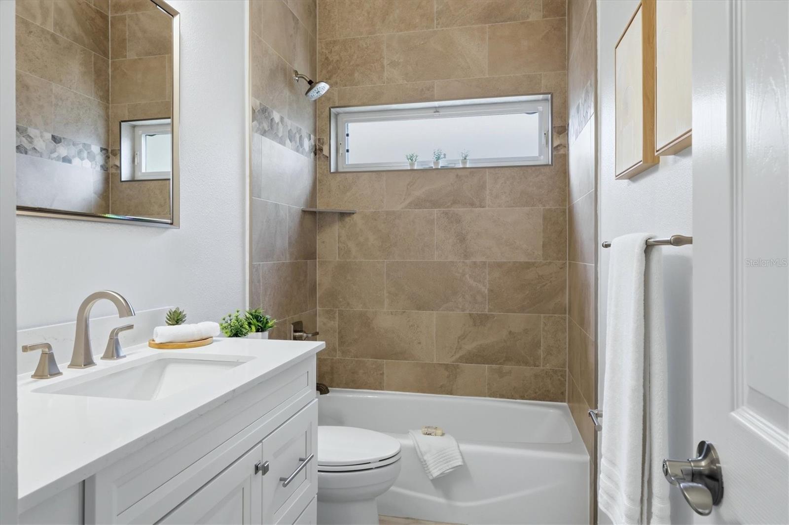 8160 COLLINGWOOD CT — photo 32