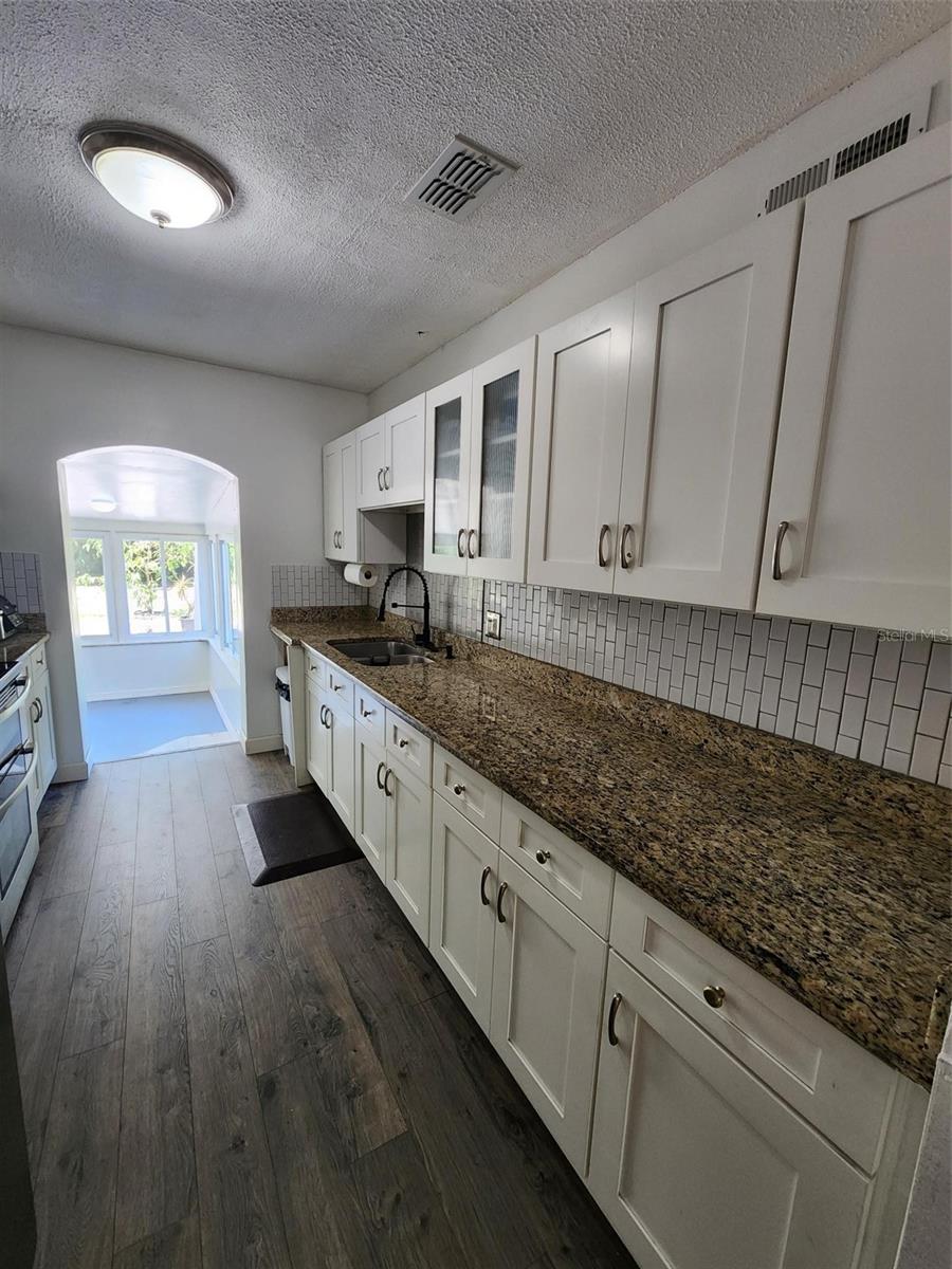 1608 EDNA AVE — photo 9