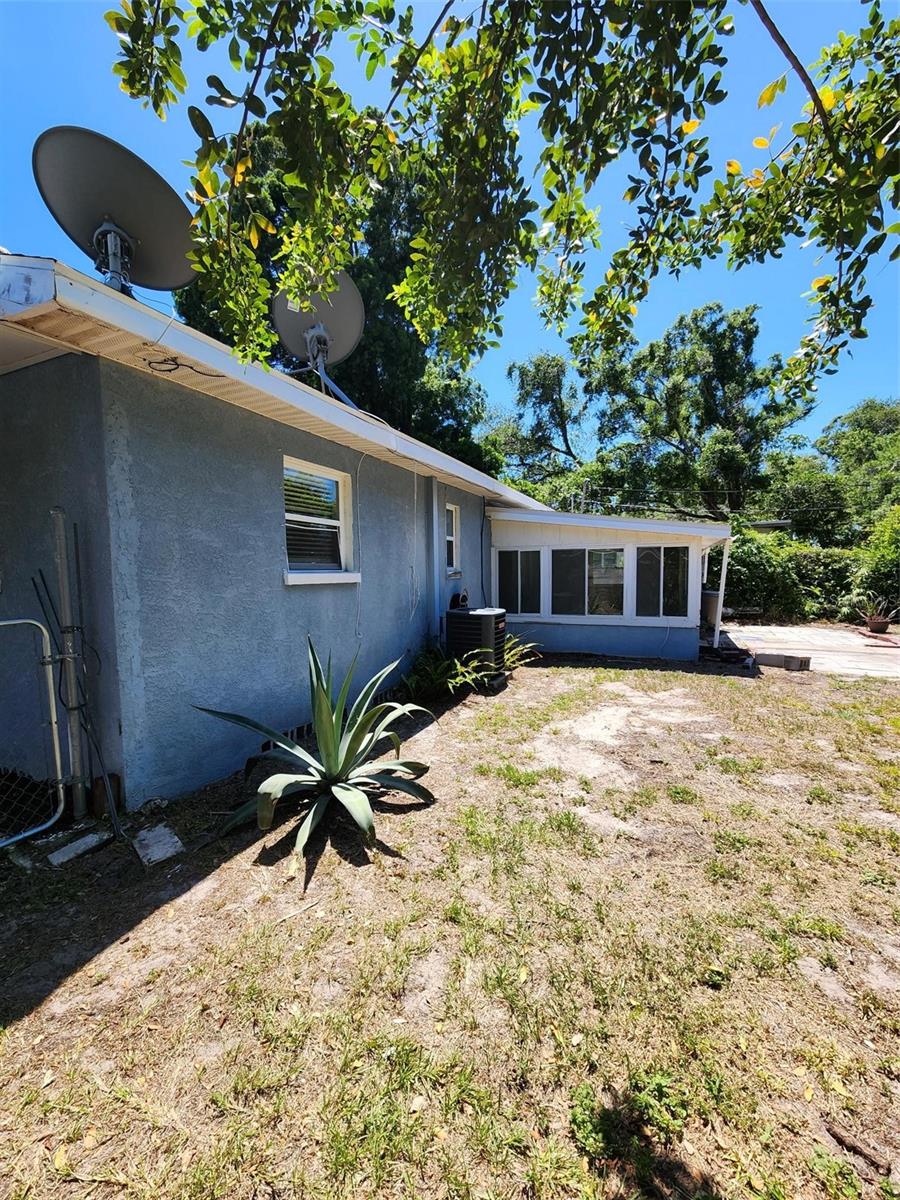 1608 EDNA AVE — photo 32