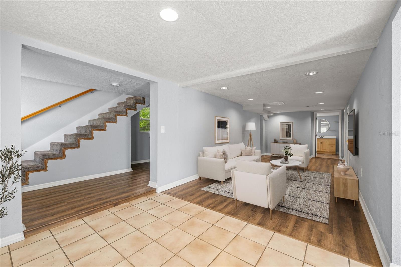 305 E HANNA AVE — photo 37