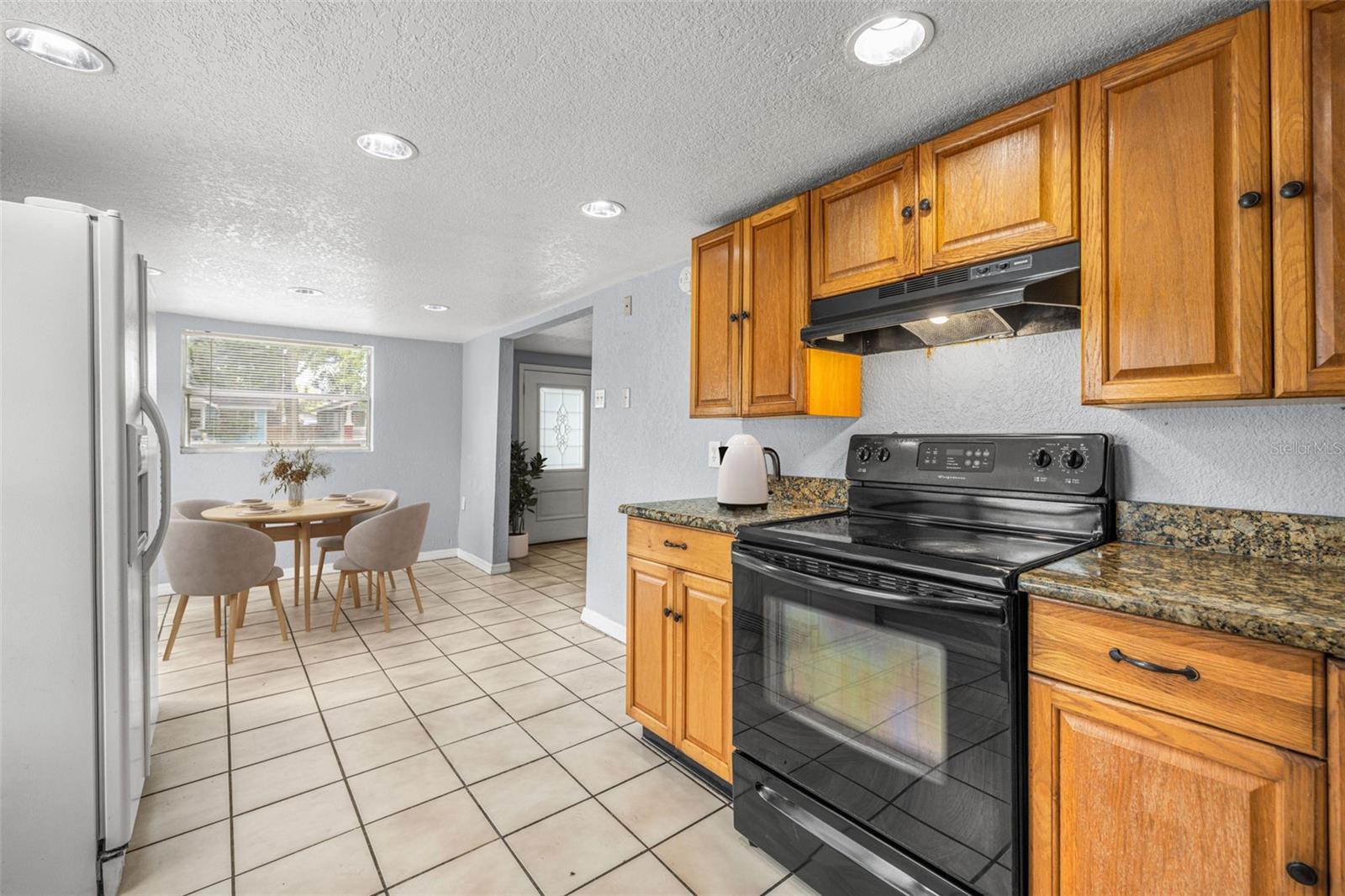 305 E HANNA AVE — photo 18