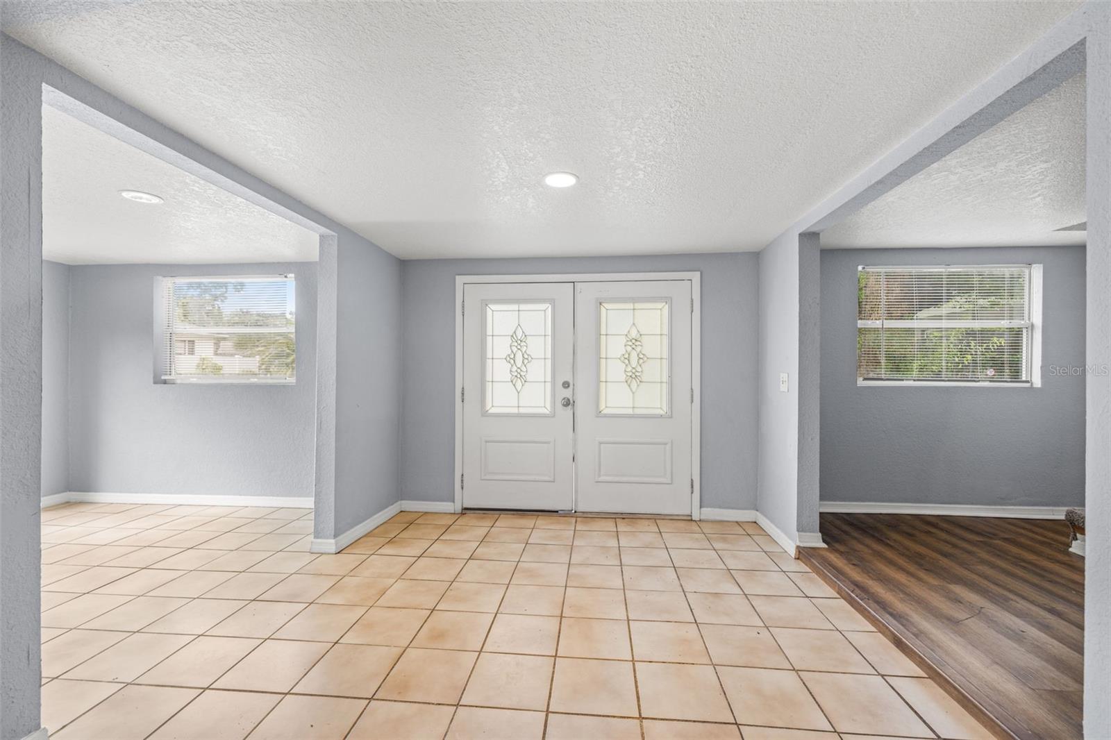 305 E HANNA AVE — photo 39