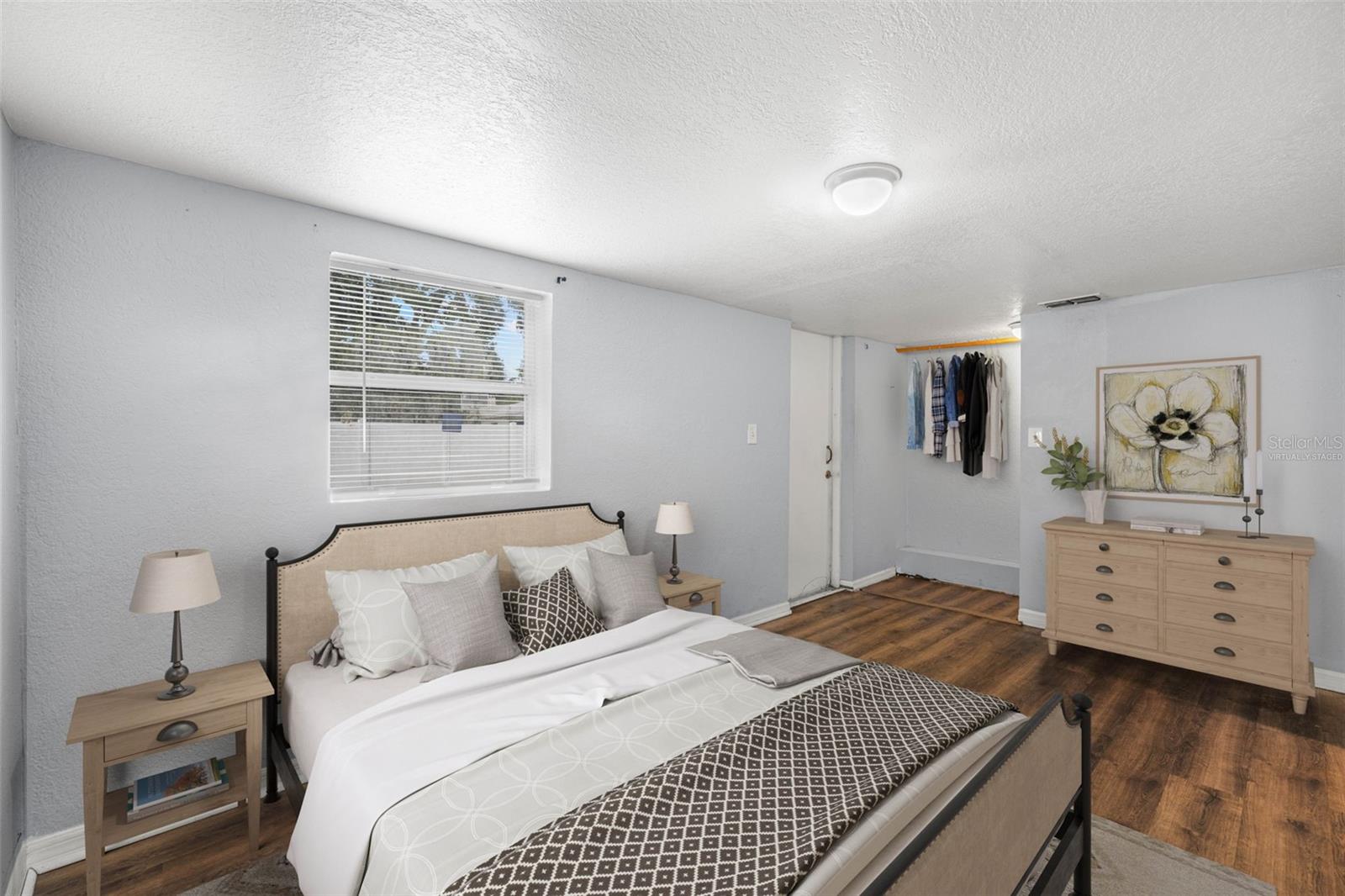 305 E HANNA AVE — photo 29