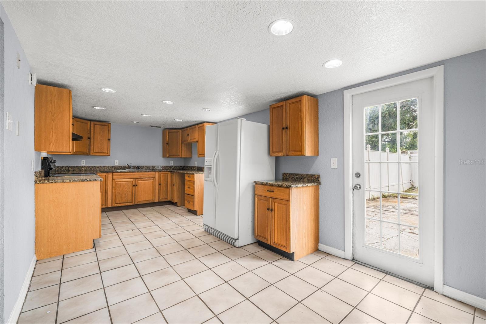 305 E HANNA AVE — photo 16