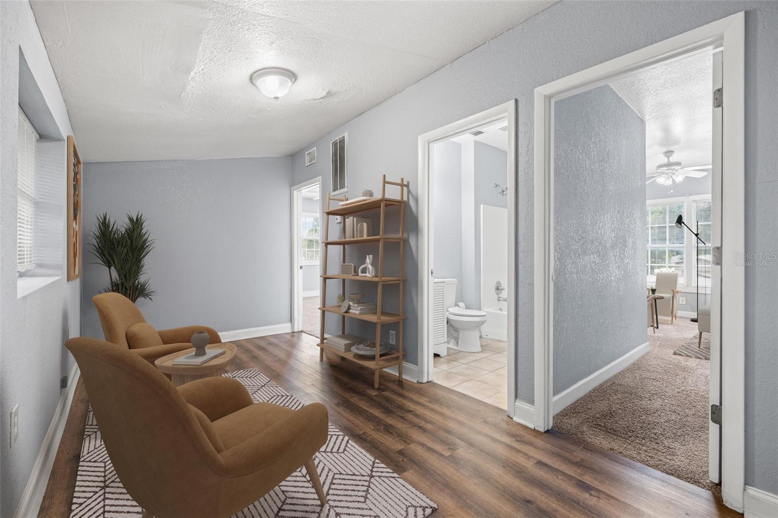 305 E HANNA AVE — photo 9