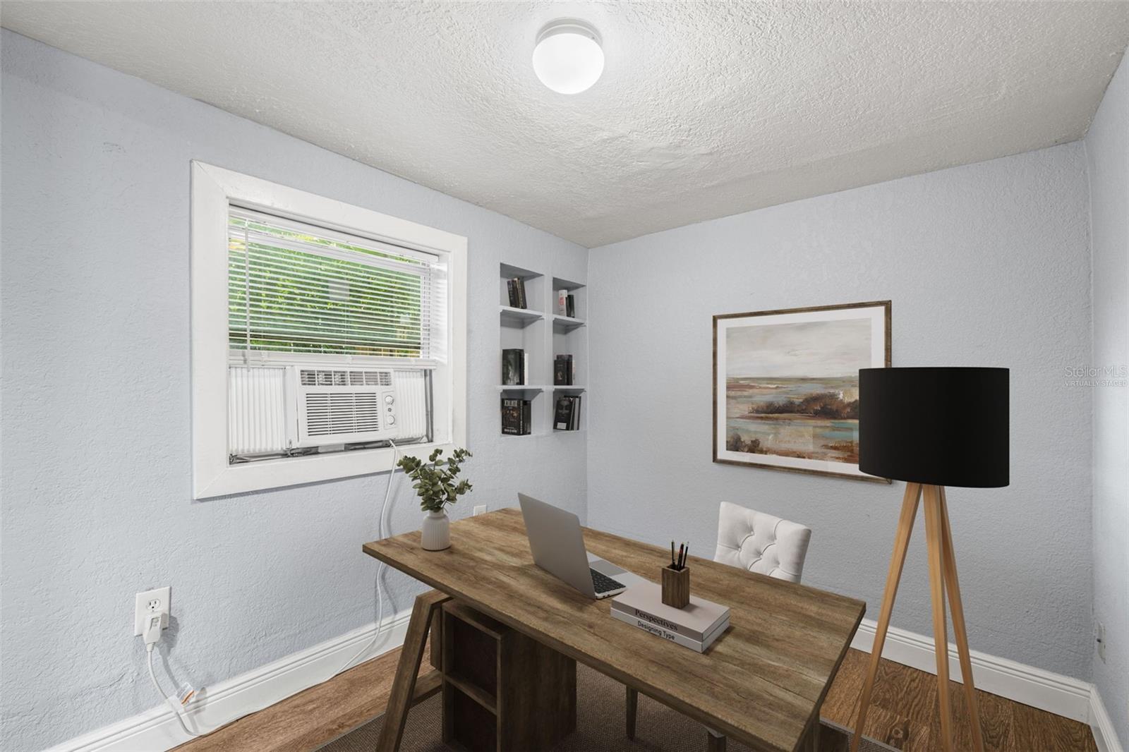305 E HANNA AVE — photo 23