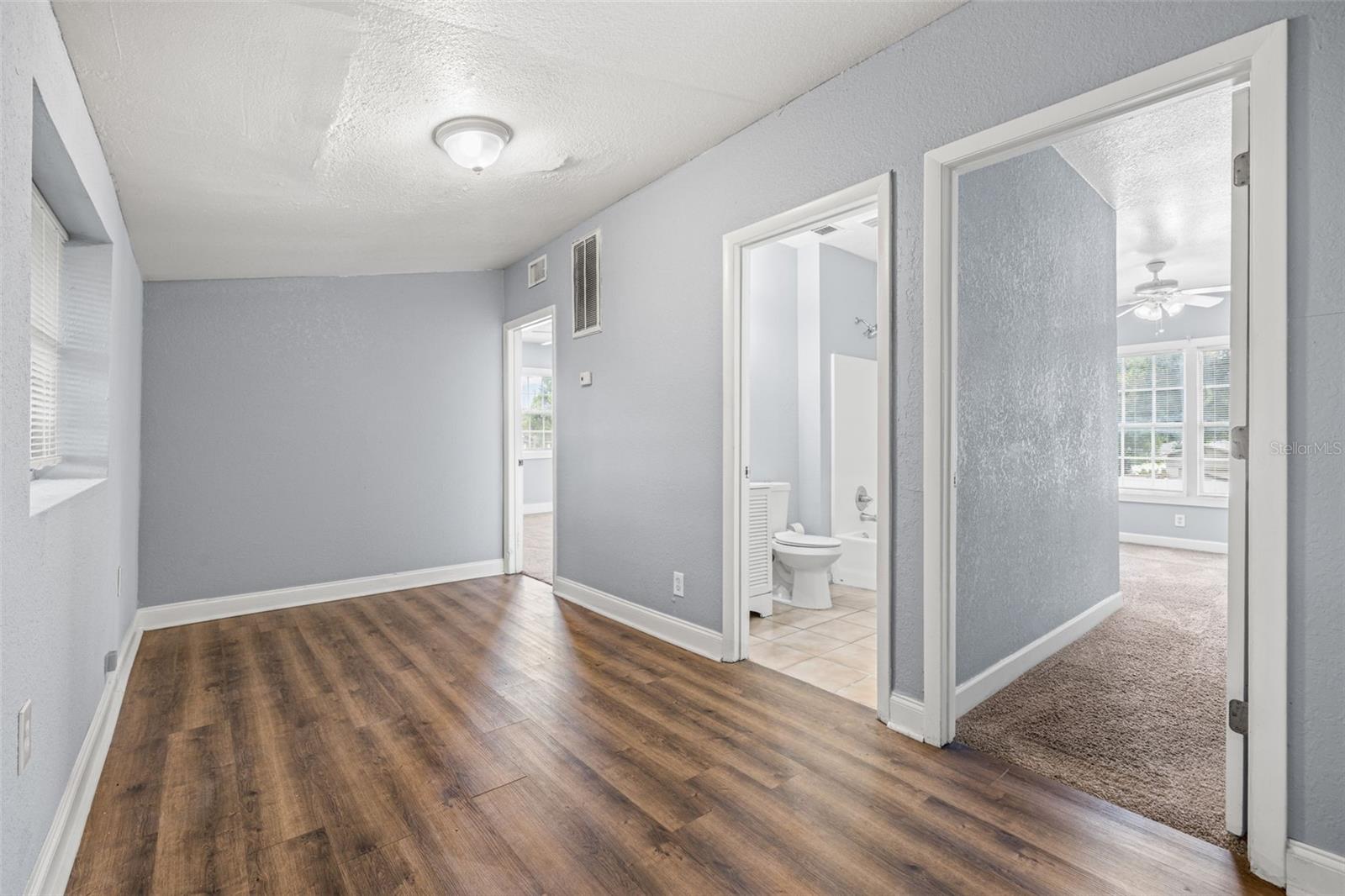 305 E HANNA AVE — photo 38