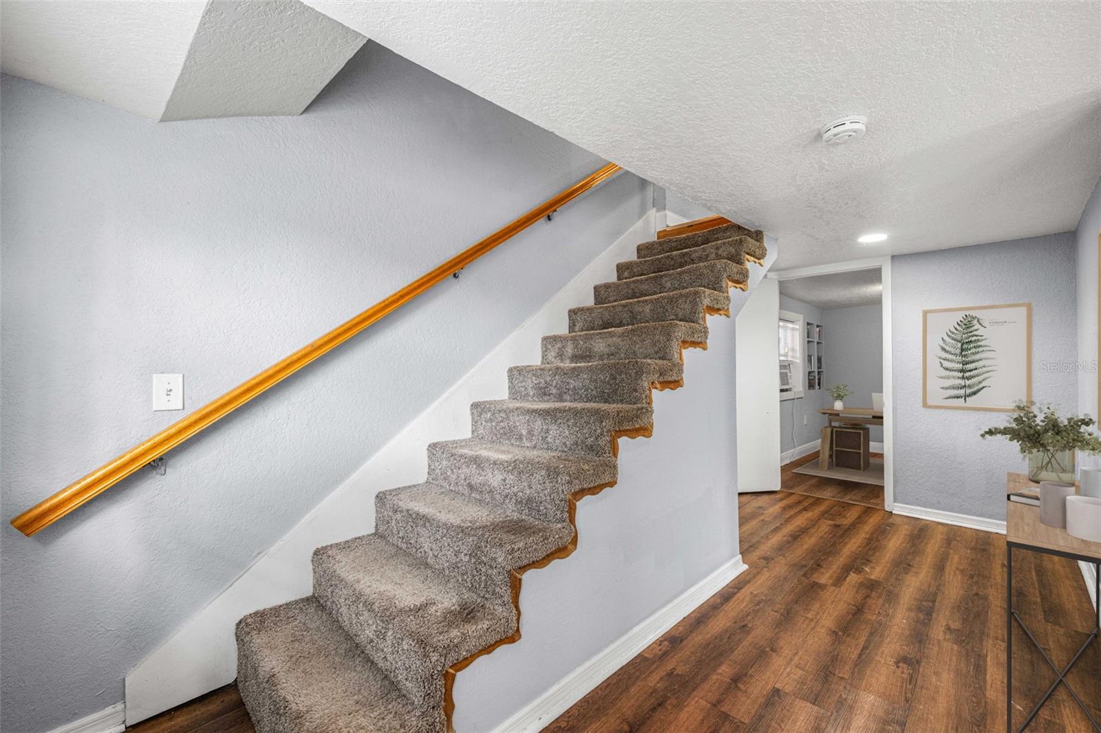 305 E HANNA AVE — photo 42