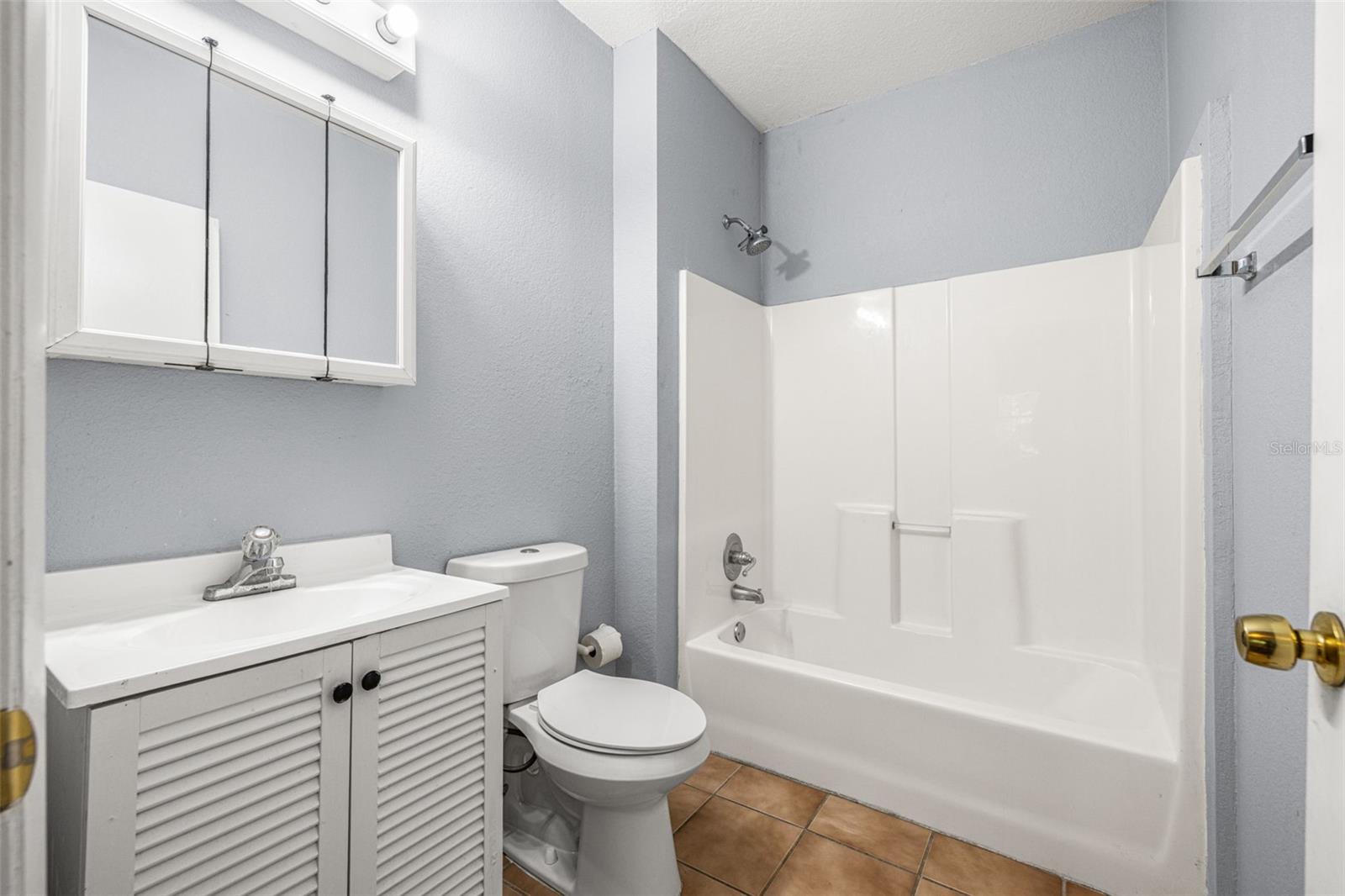 305 E HANNA AVE — photo 24