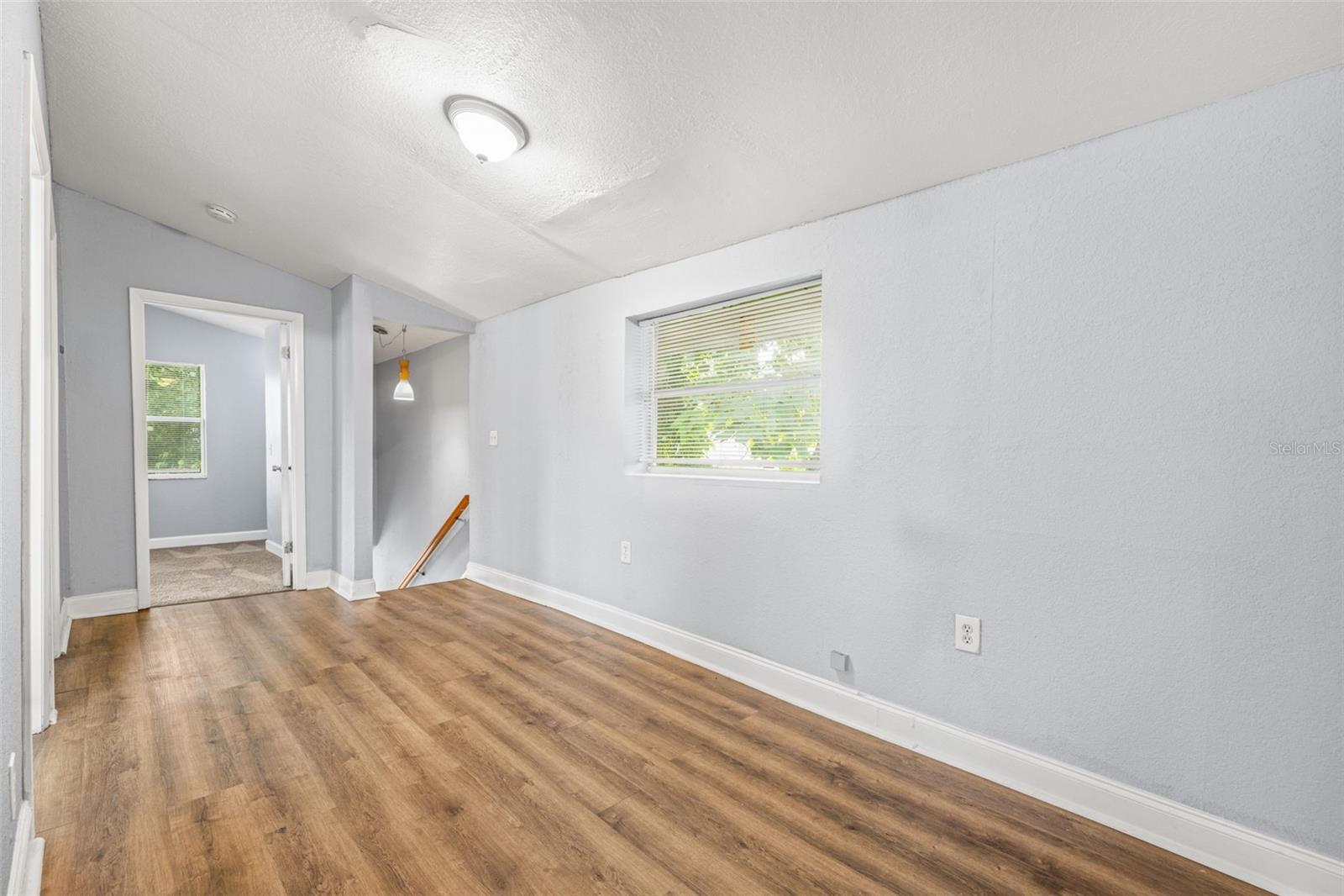 305 E HANNA AVE — photo 11