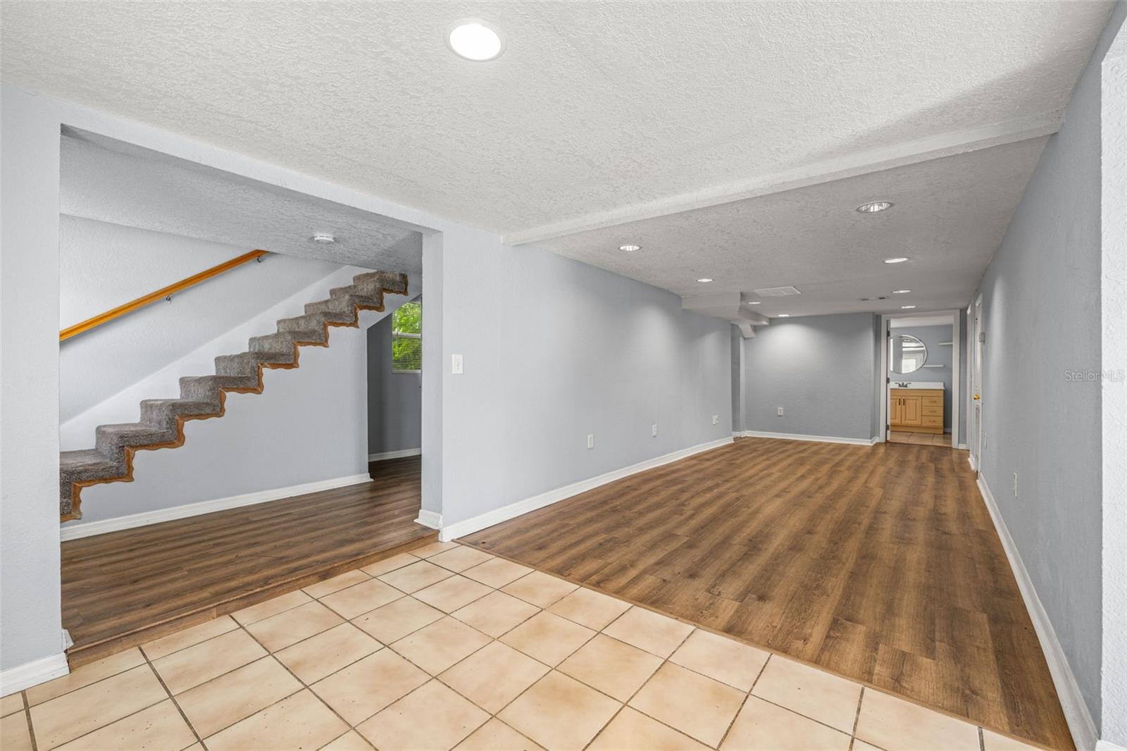 305 E HANNA AVE — photo 28