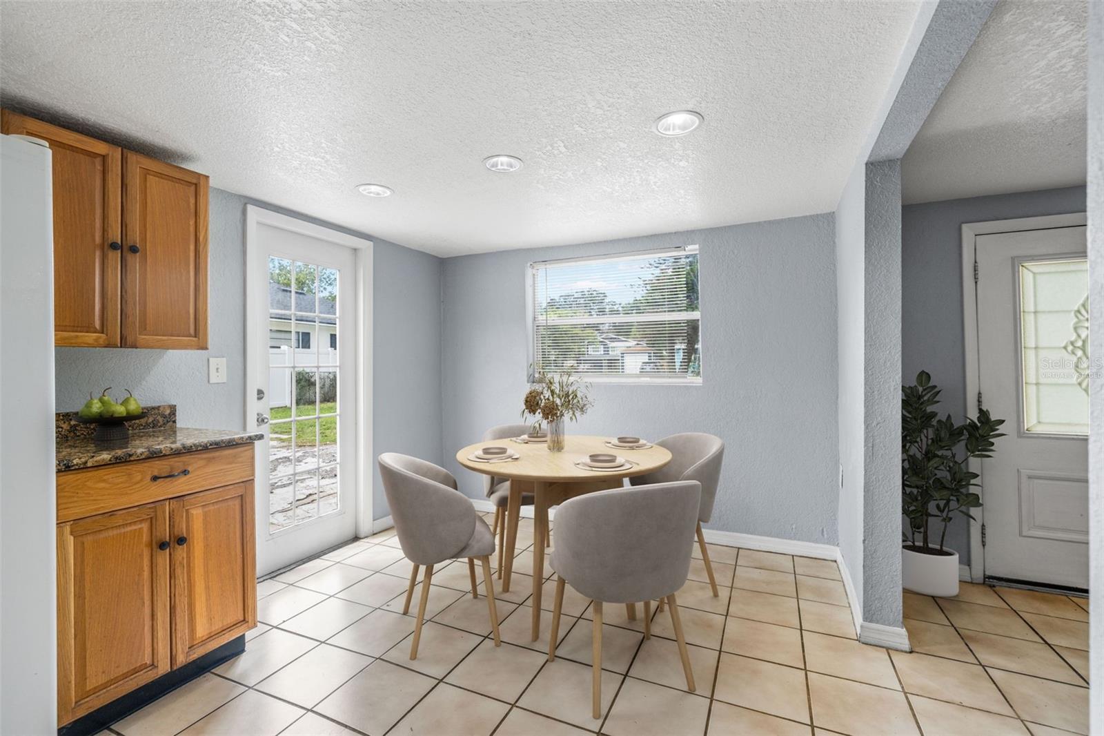 305 E HANNA AVE — photo 14