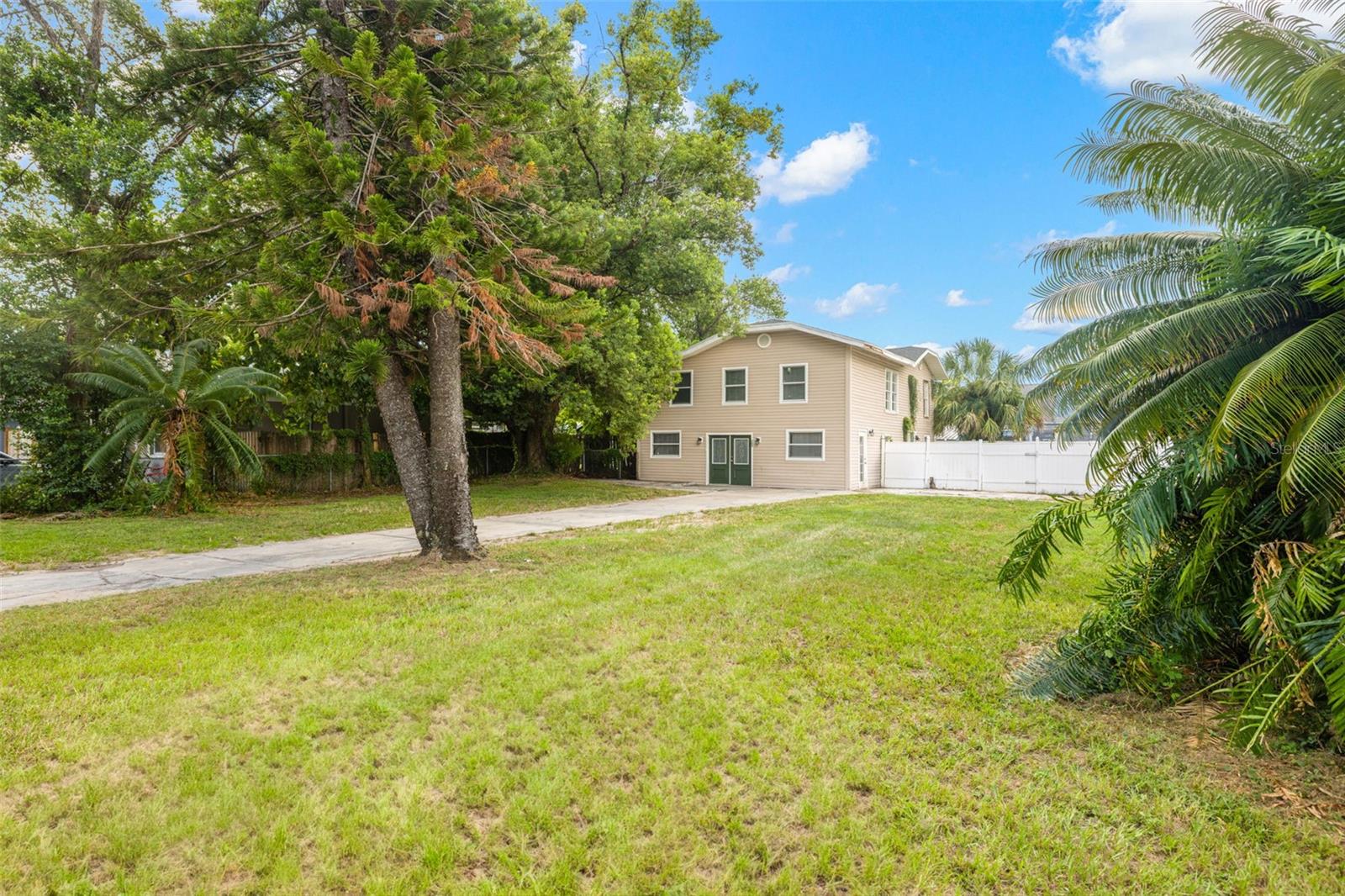 305 E HANNA AVE — photo 4