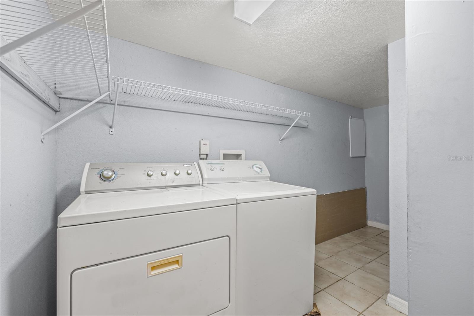305 E HANNA AVE — photo 26