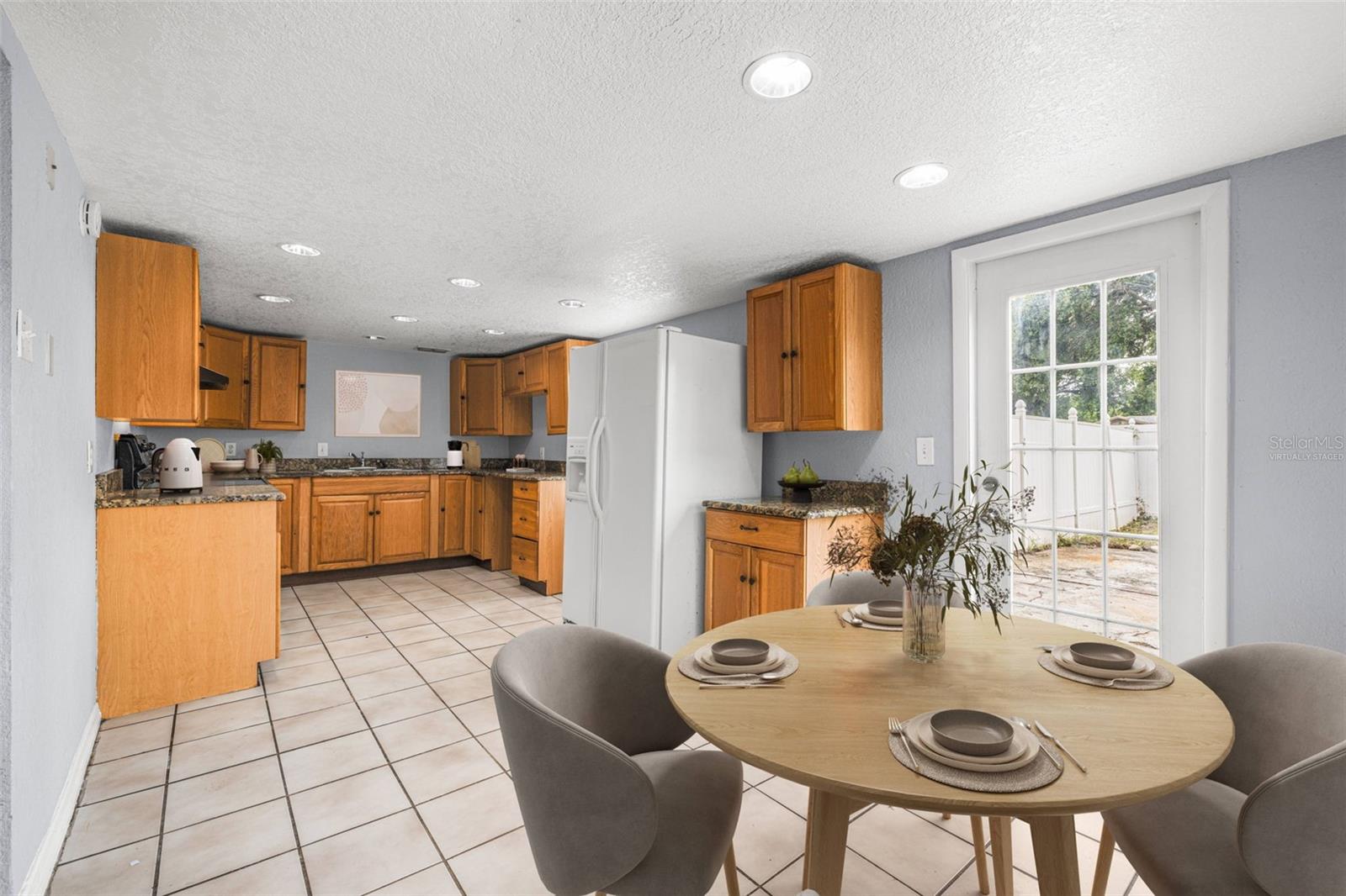 305 E HANNA AVE — photo 12