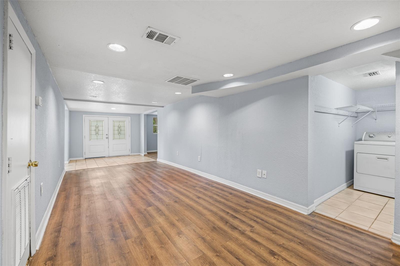 305 E HANNA AVE — photo 41