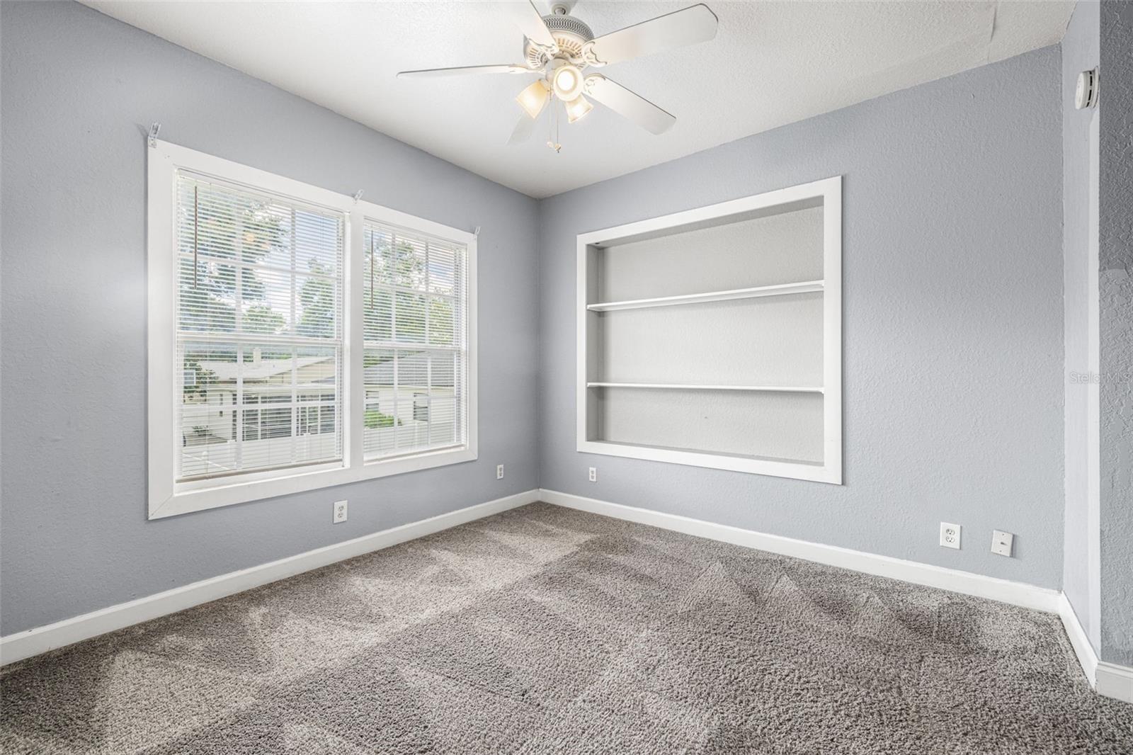 305 E HANNA AVE — photo 46