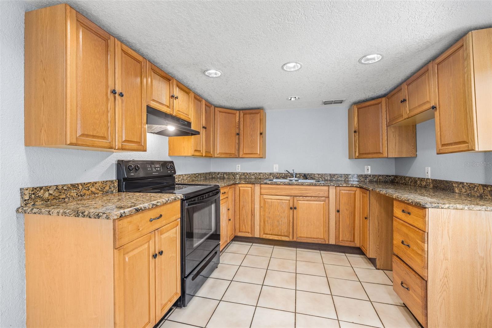 305 E HANNA AVE — photo 44