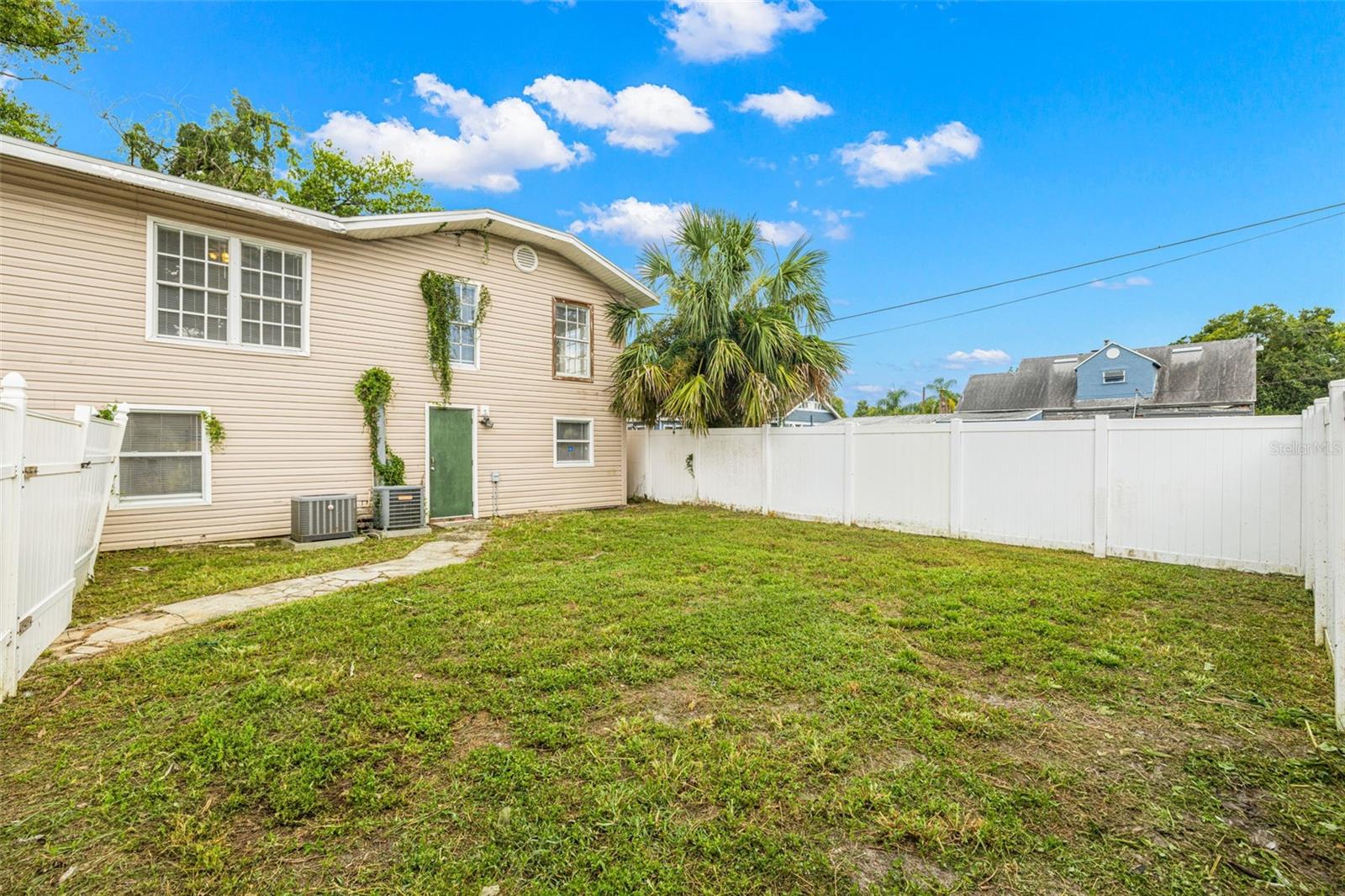 305 E HANNA AVE — photo 5
