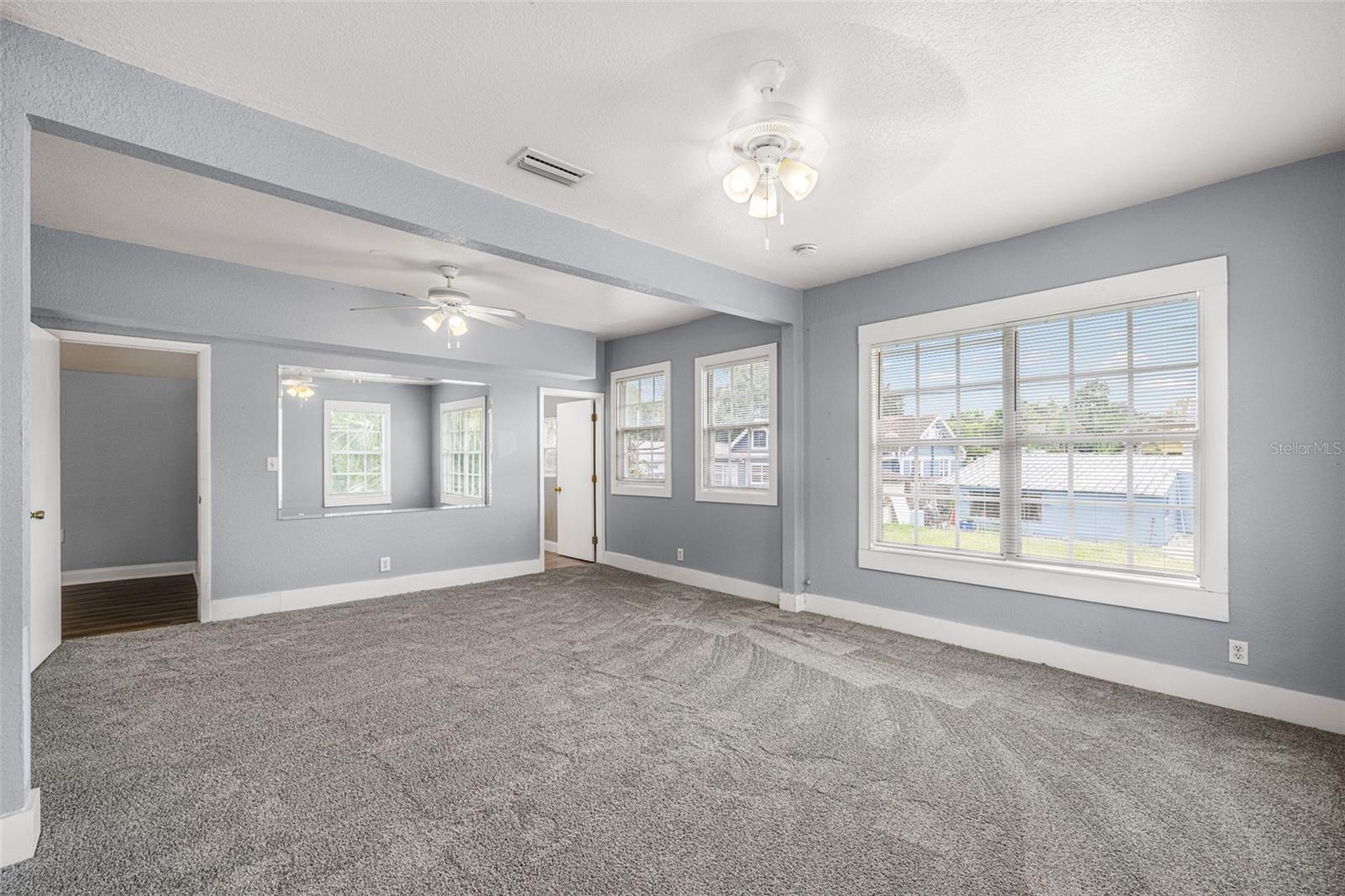 305 E HANNA AVE — photo 40