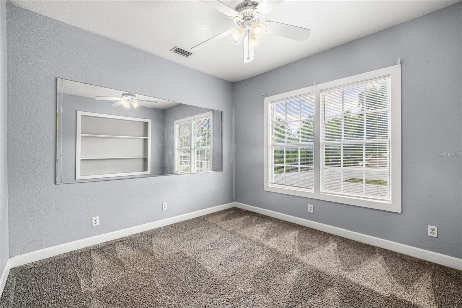 305 E HANNA AVE — photo 31