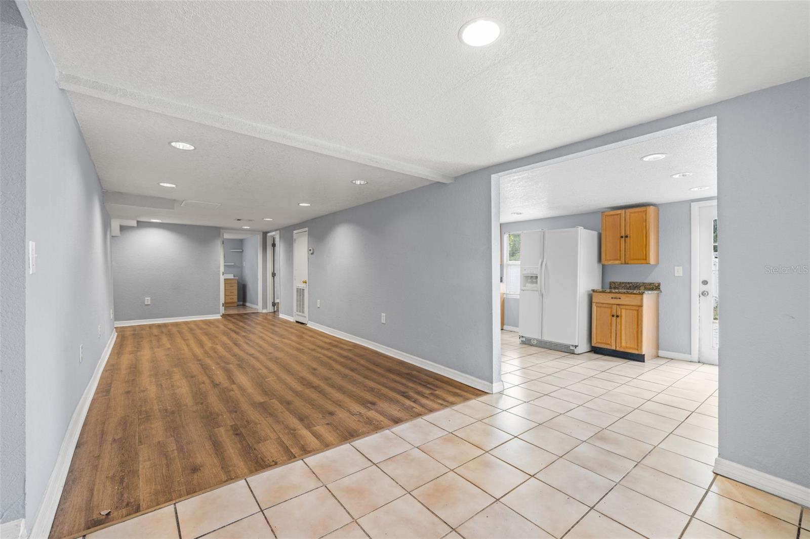 305 E HANNA AVE — photo 13