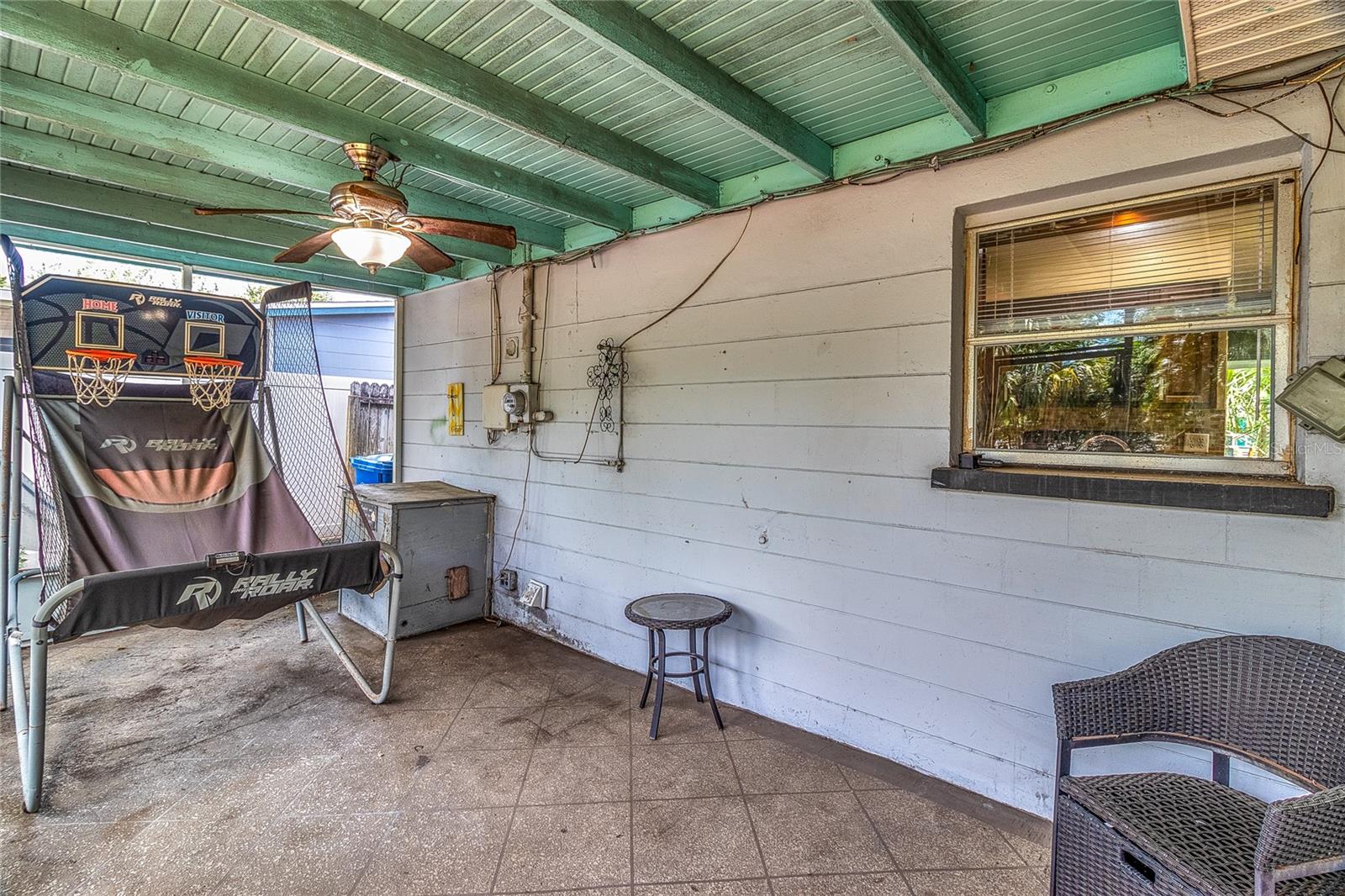 831 LAKESIDE DR — photo 39