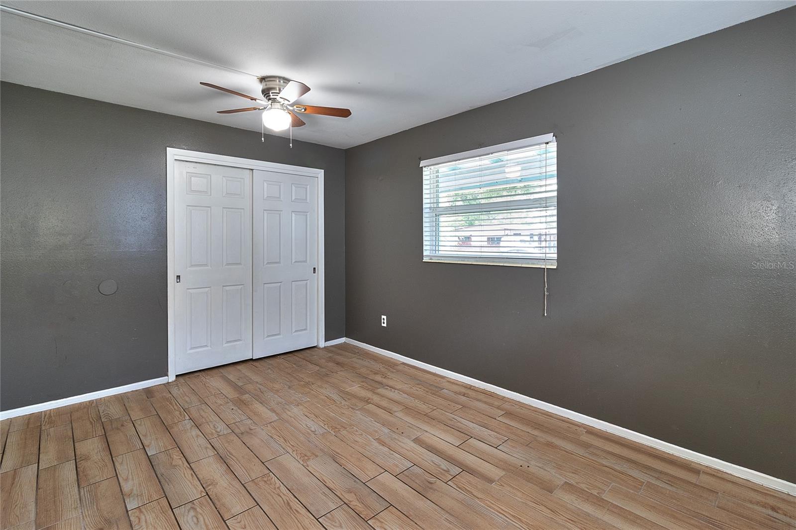 831 LAKESIDE DR — photo 27