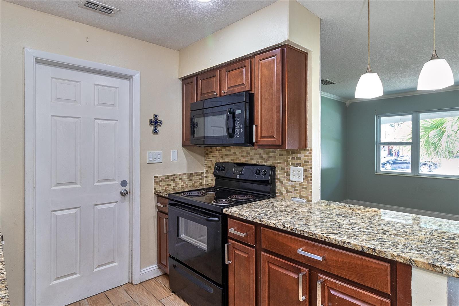 831 LAKESIDE DR — photo 19