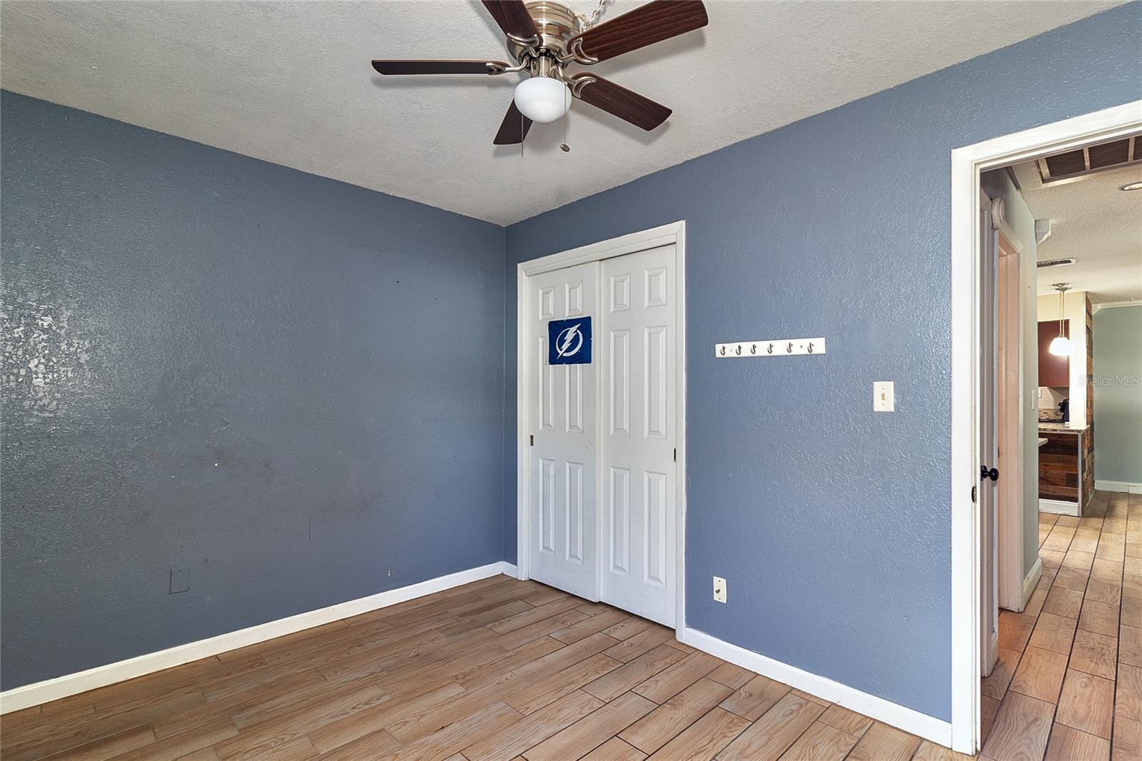 831 LAKESIDE DR — photo 38
