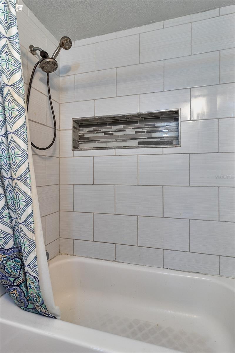 831 LAKESIDE DR — photo 30