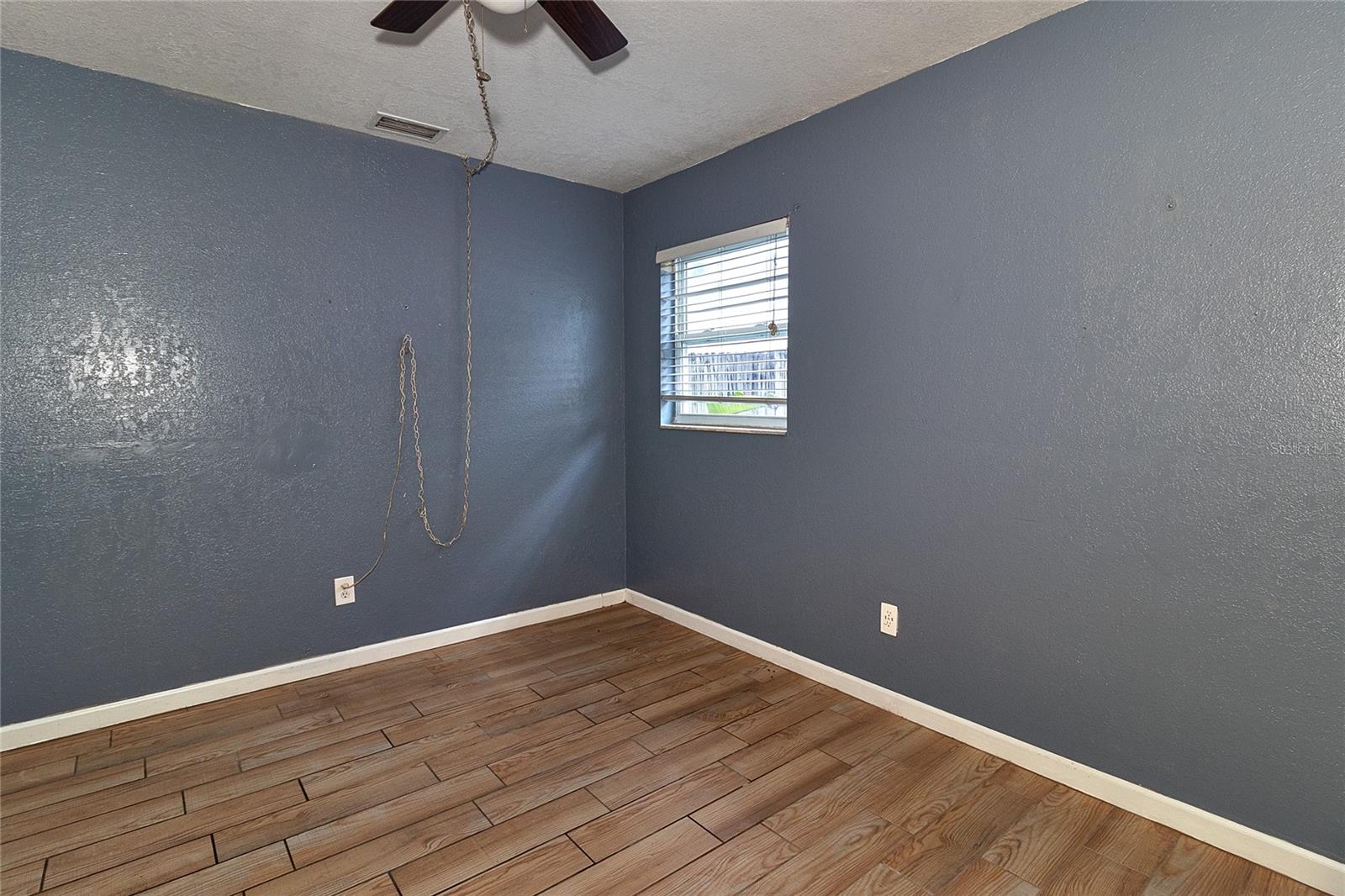831 LAKESIDE DR — photo 36