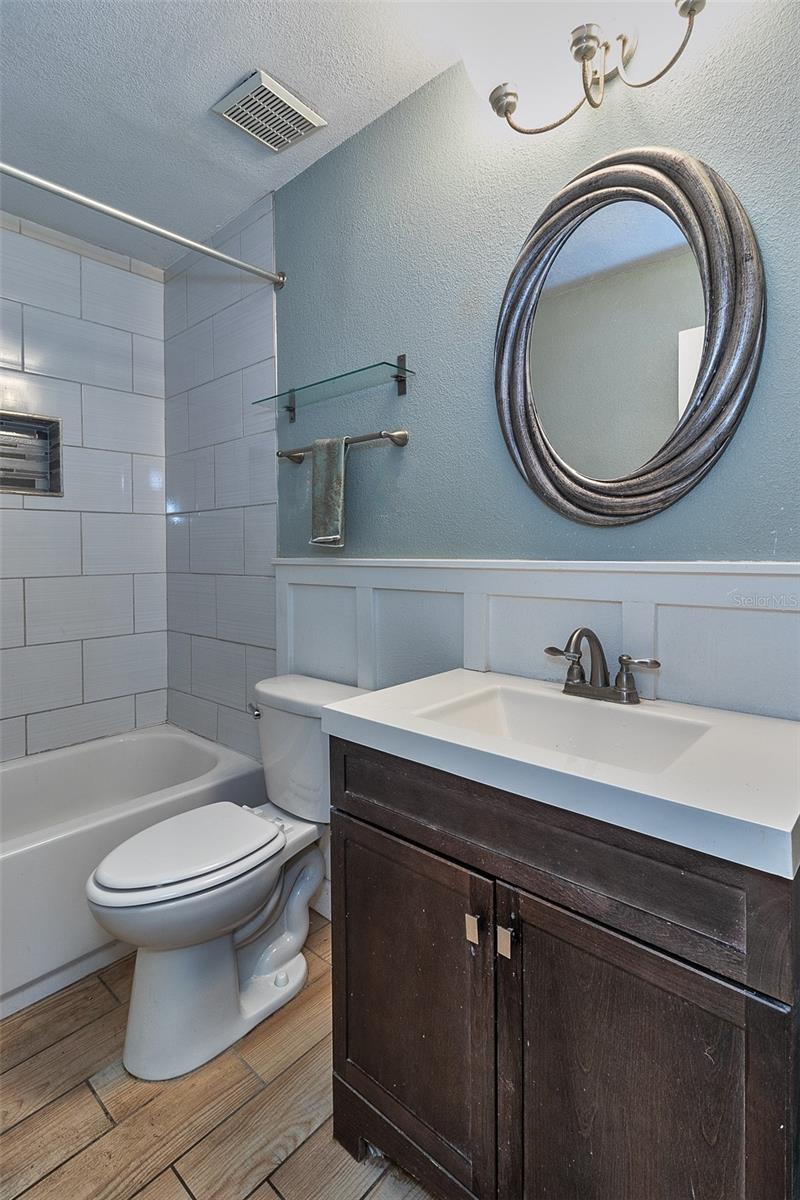 831 LAKESIDE DR — photo 29