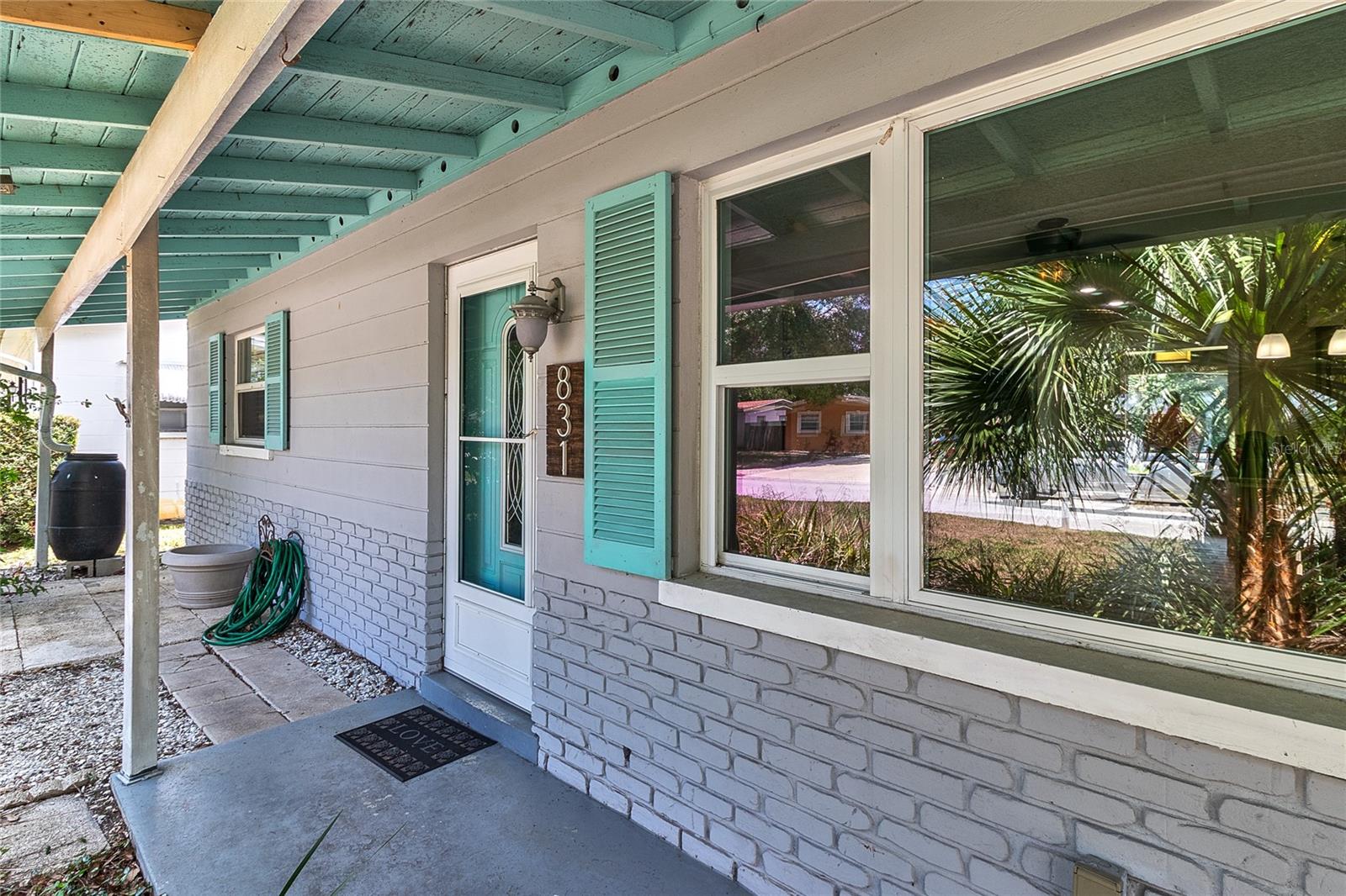 831 LAKESIDE DR — photo 2