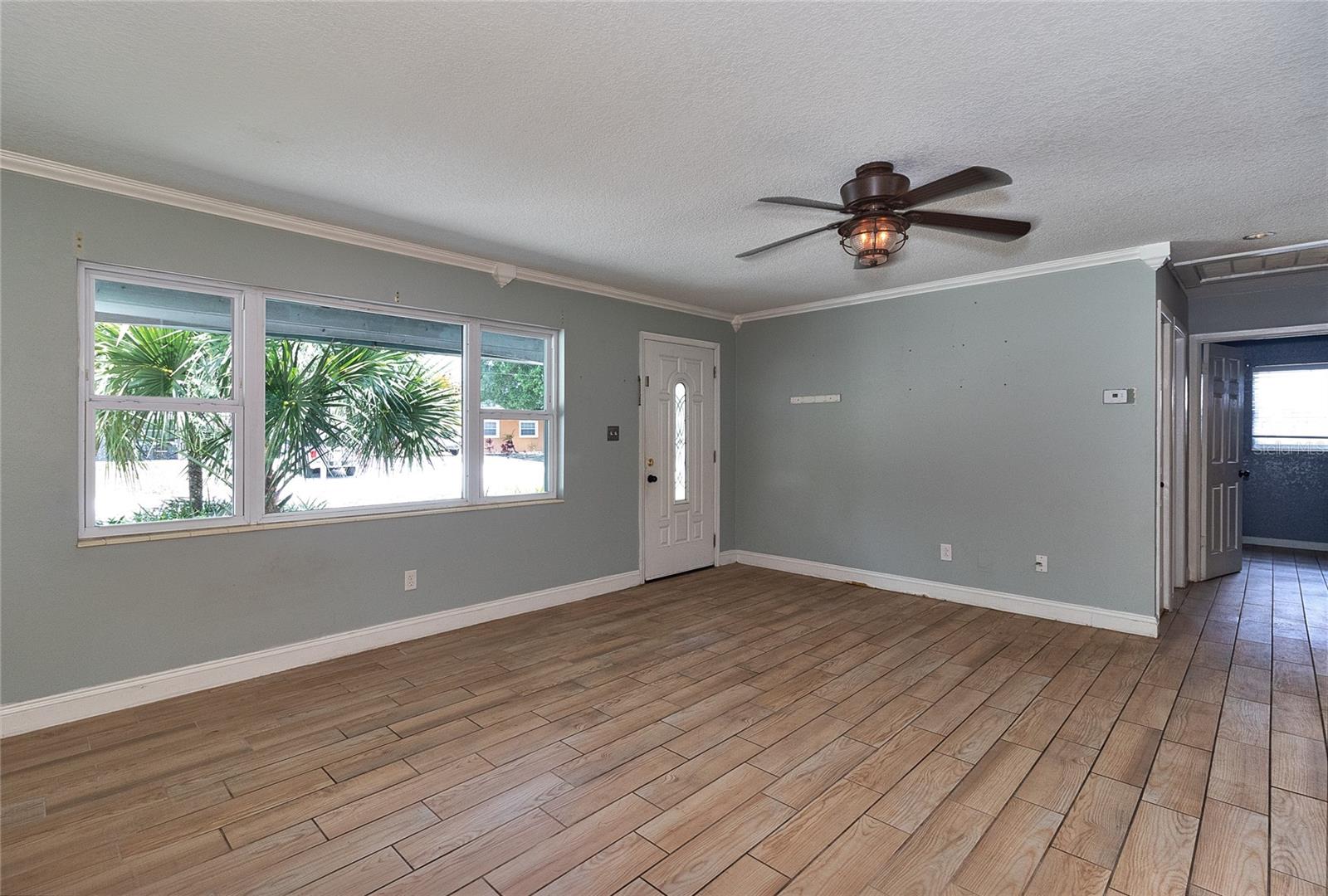 831 LAKESIDE DR — photo 9