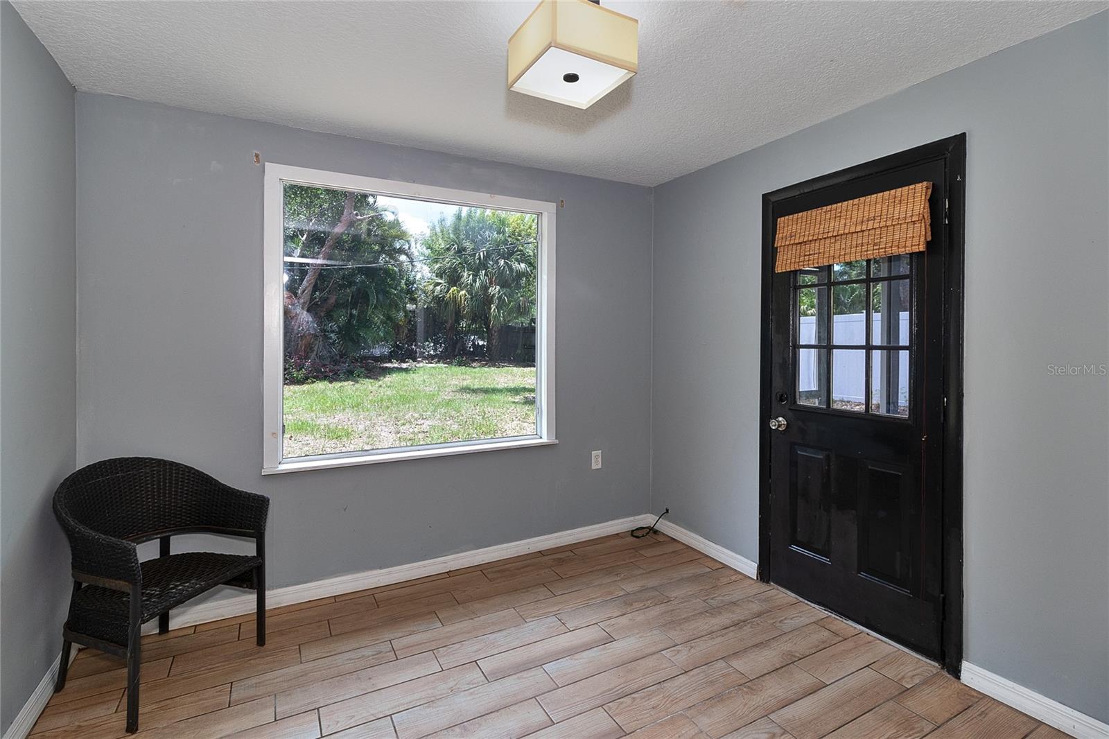 831 LAKESIDE DR — photo 21