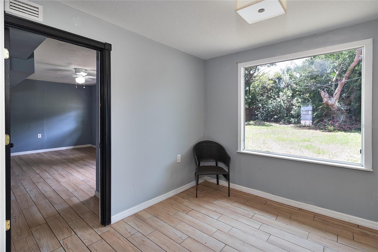 831 LAKESIDE DR — photo 22