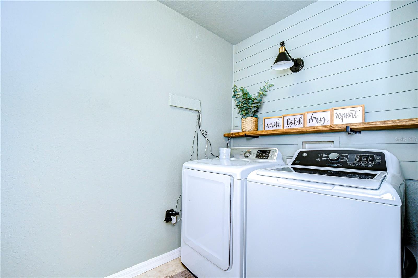 208 ELM VIEW CT — photo 25