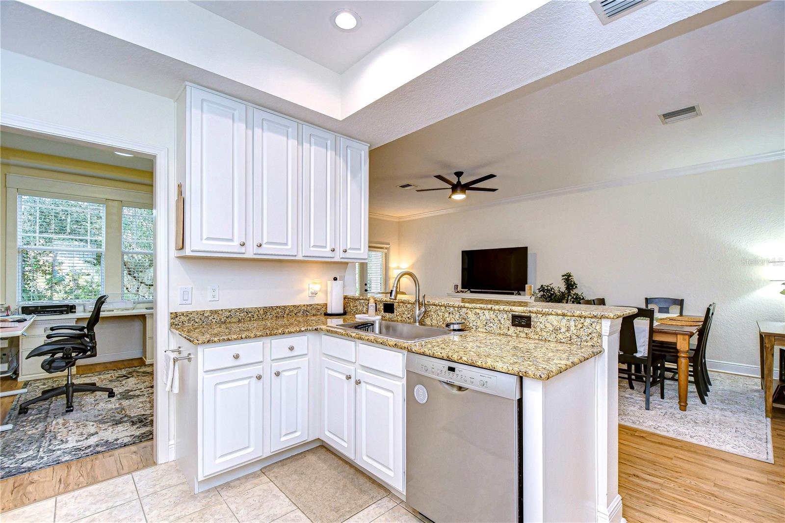 208 ELM VIEW CT — photo 12