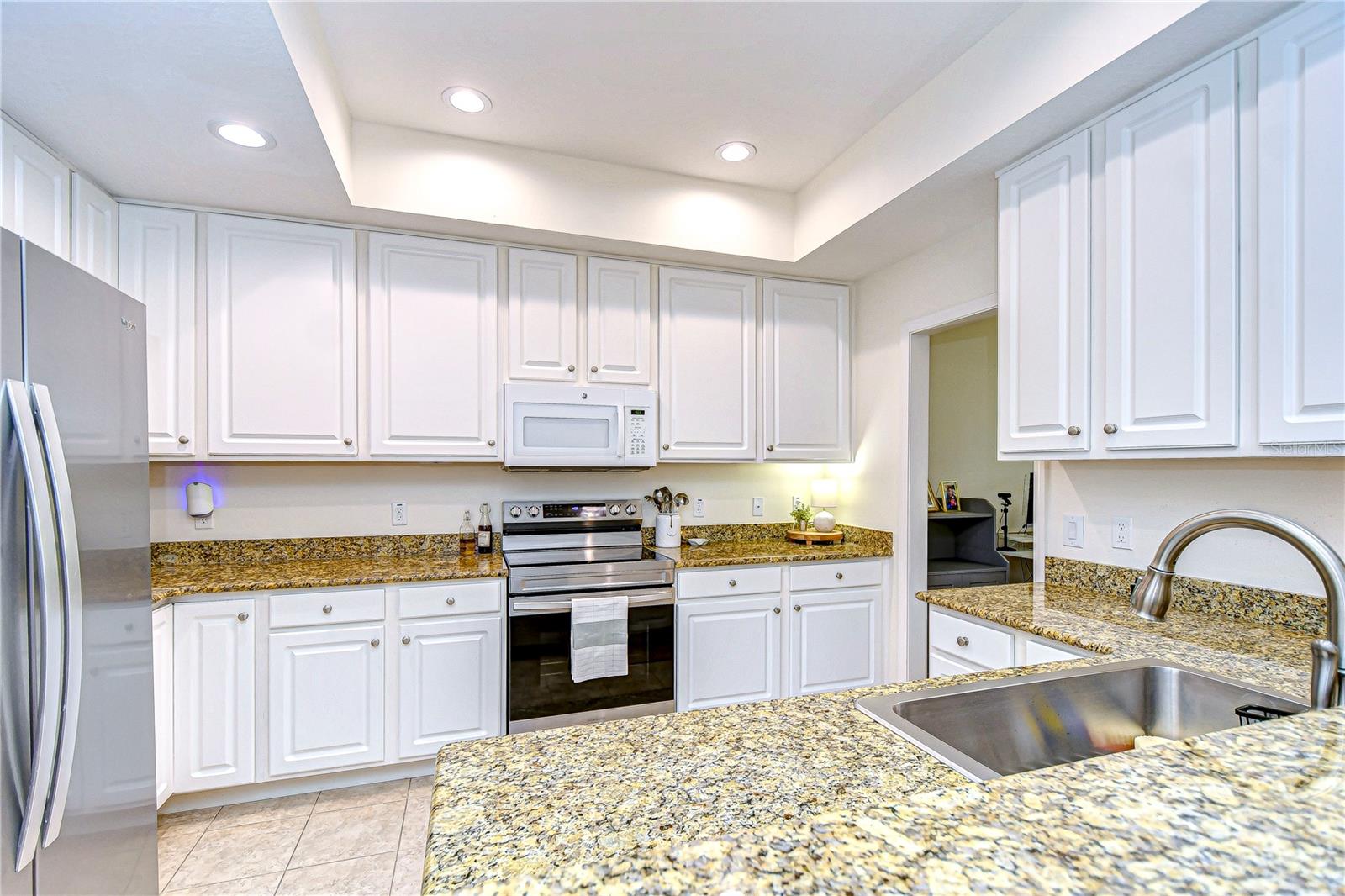 208 ELM VIEW CT — photo 10