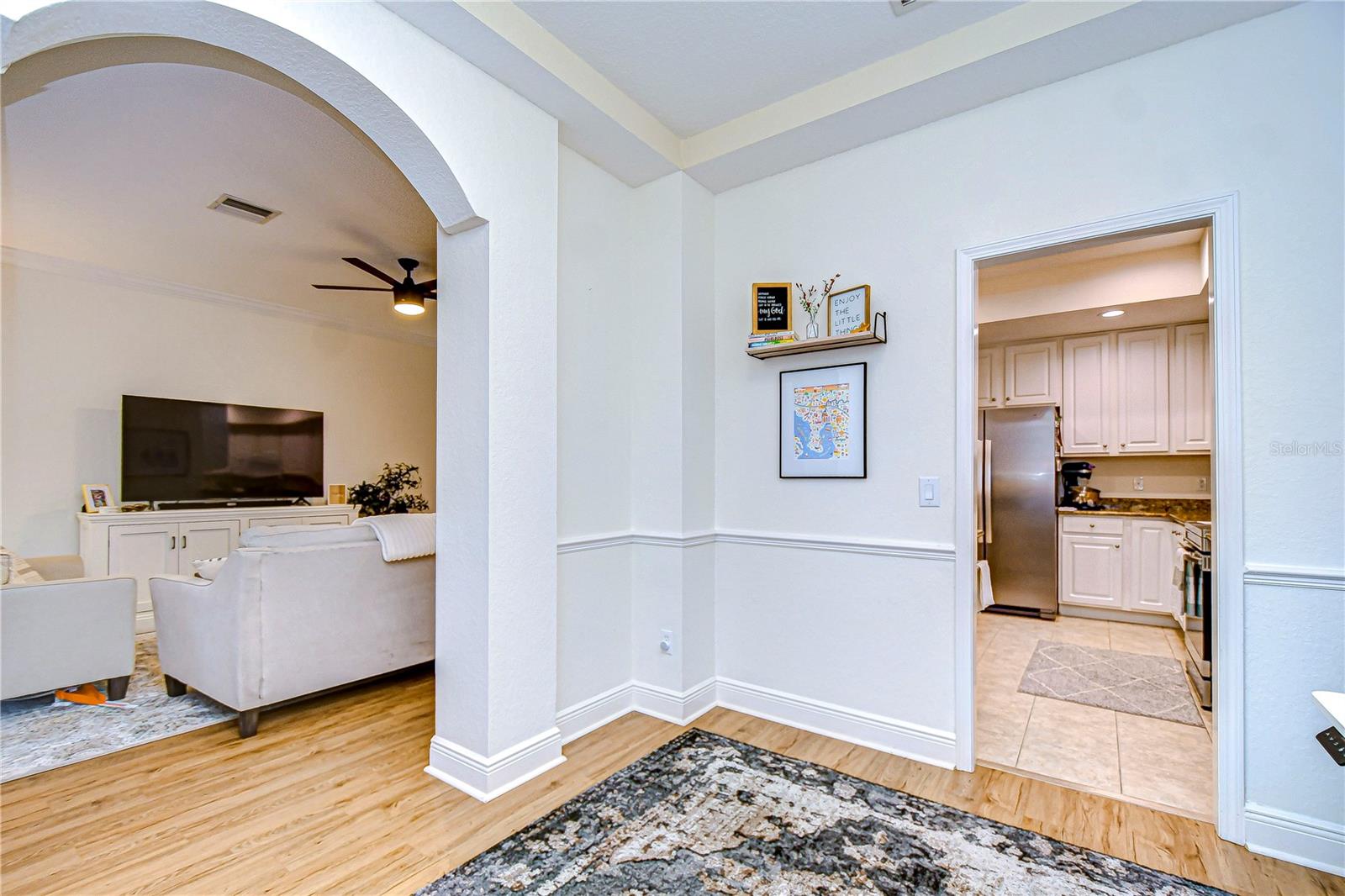 208 ELM VIEW CT — photo 9
