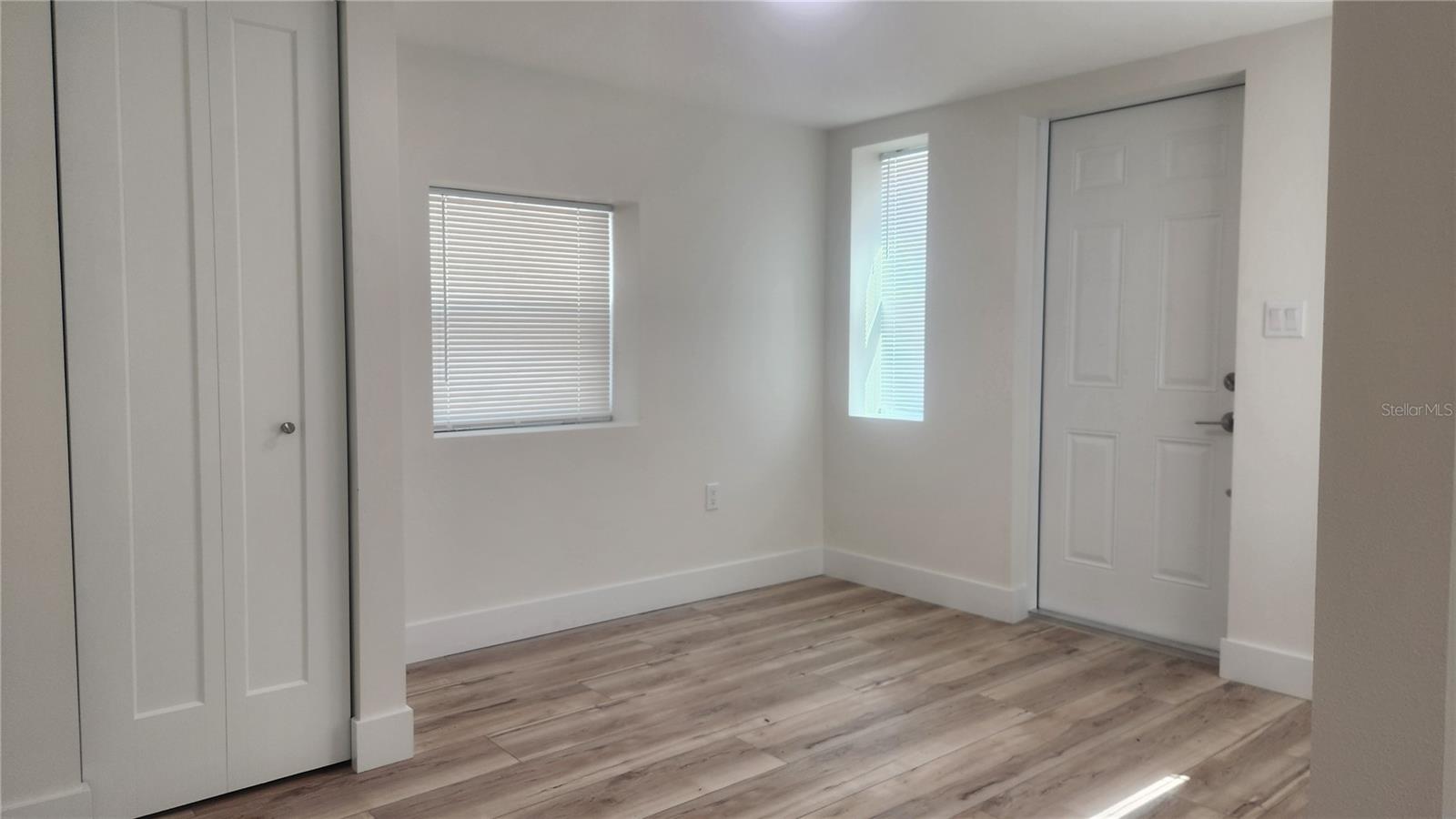 2117 5TH ST #Front House — photo 4