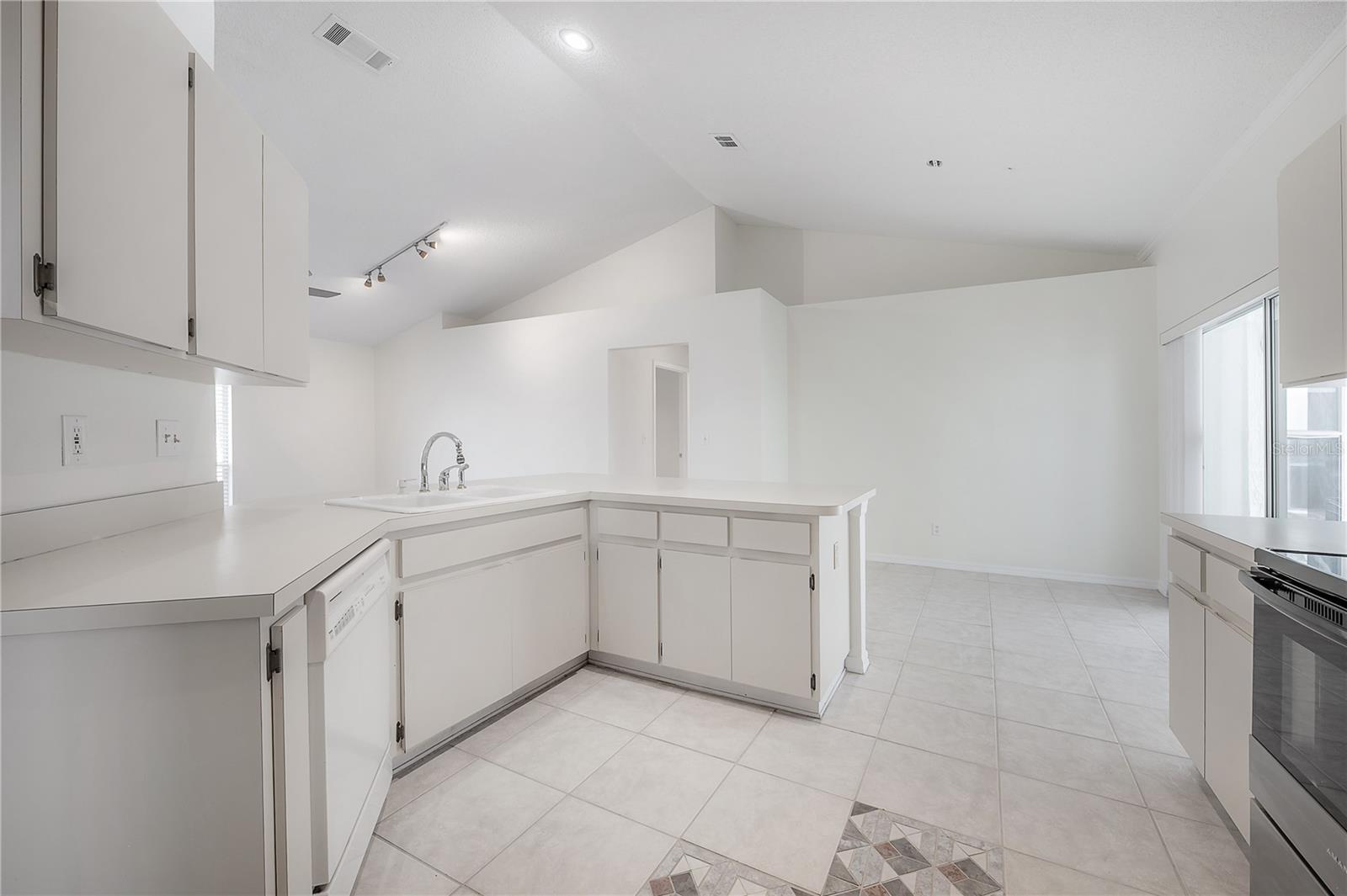 15121 HEATHRIDGE DR — photo 29